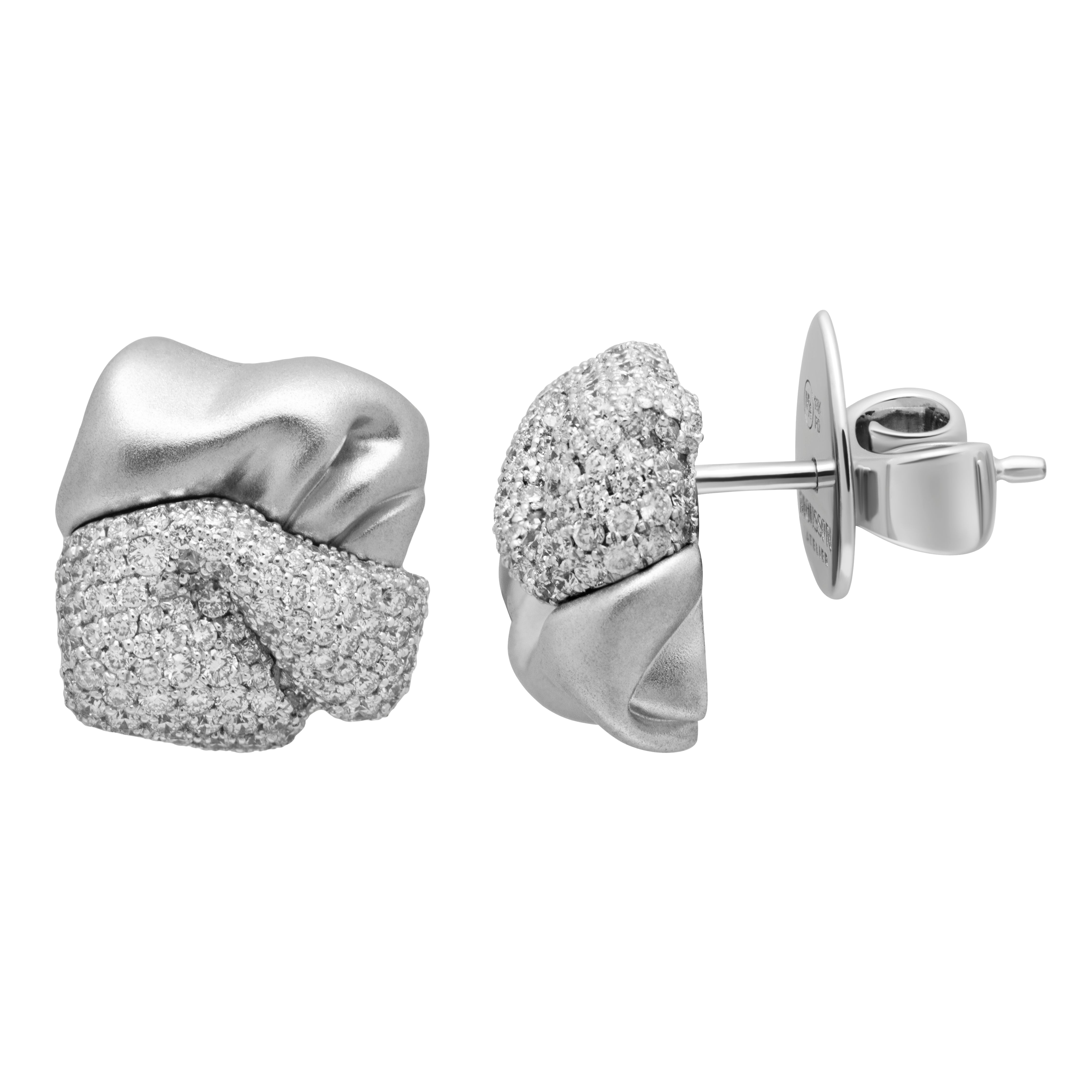 E 0132-4, 18K White Gold, White Diamonds Stud Earrings