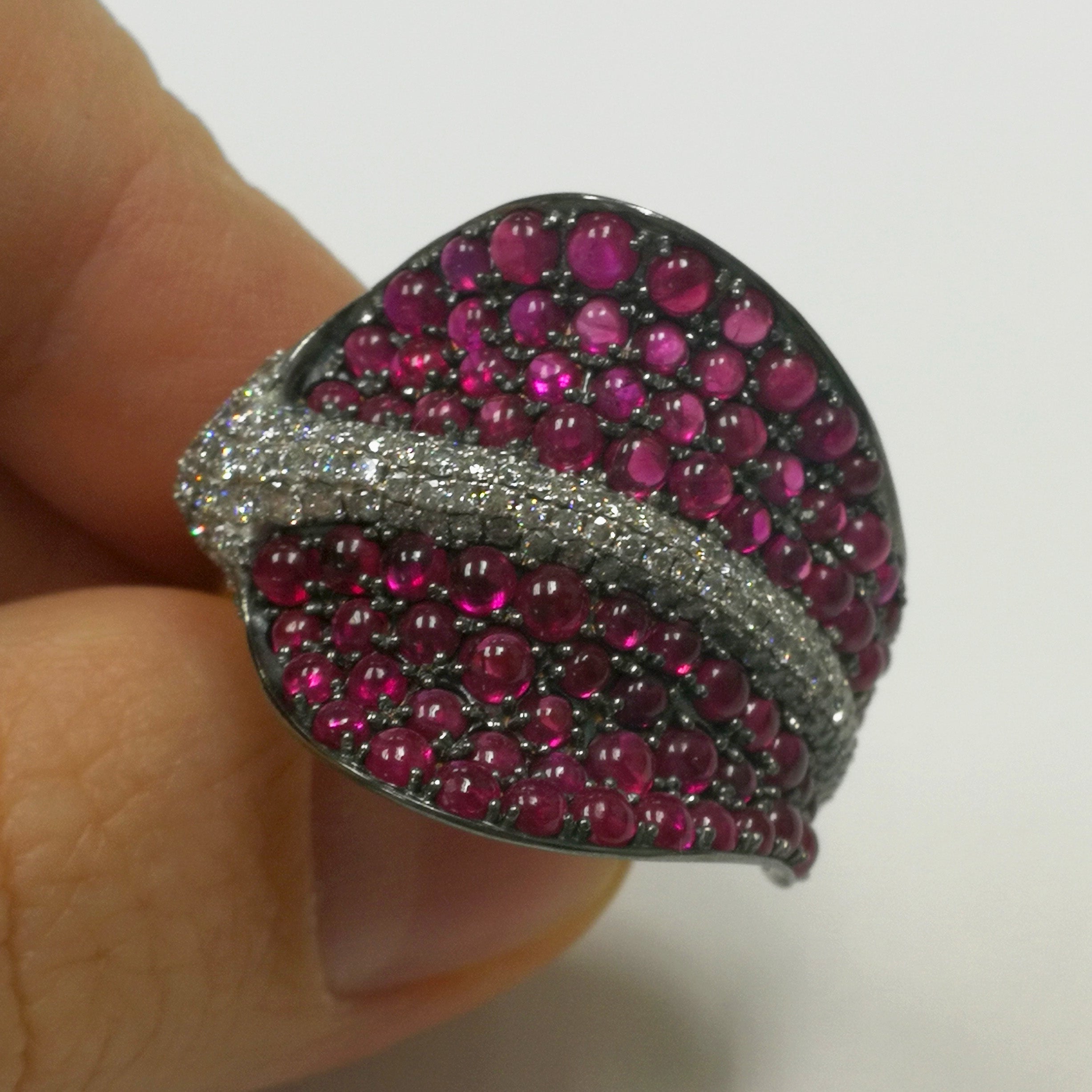 Diamonds, Ruby 18K Yellow Gold Sting Ray Ring, R 0059-0