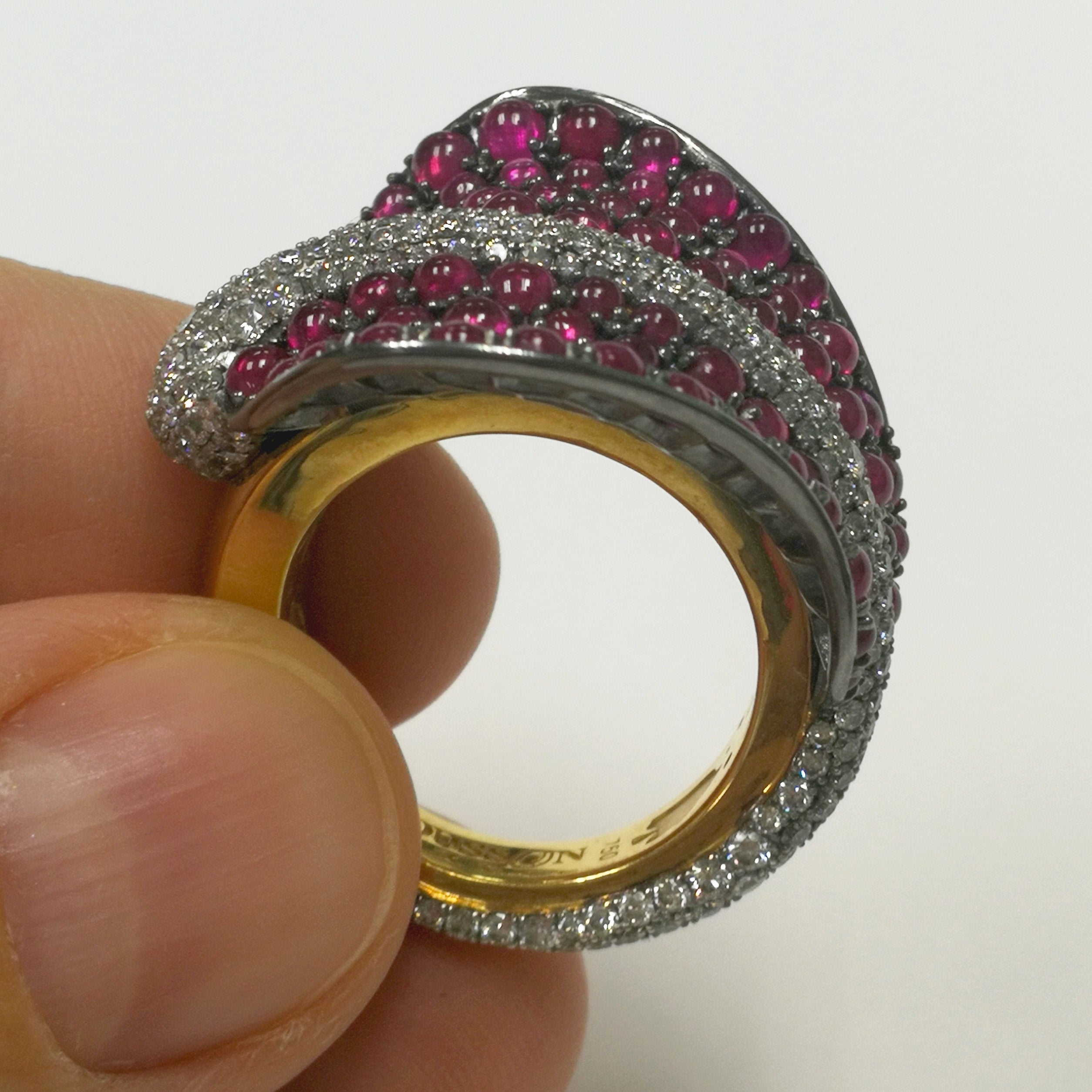 Diamonds, Ruby 18K Yellow Gold Sting Ray Ring, R 0059-0