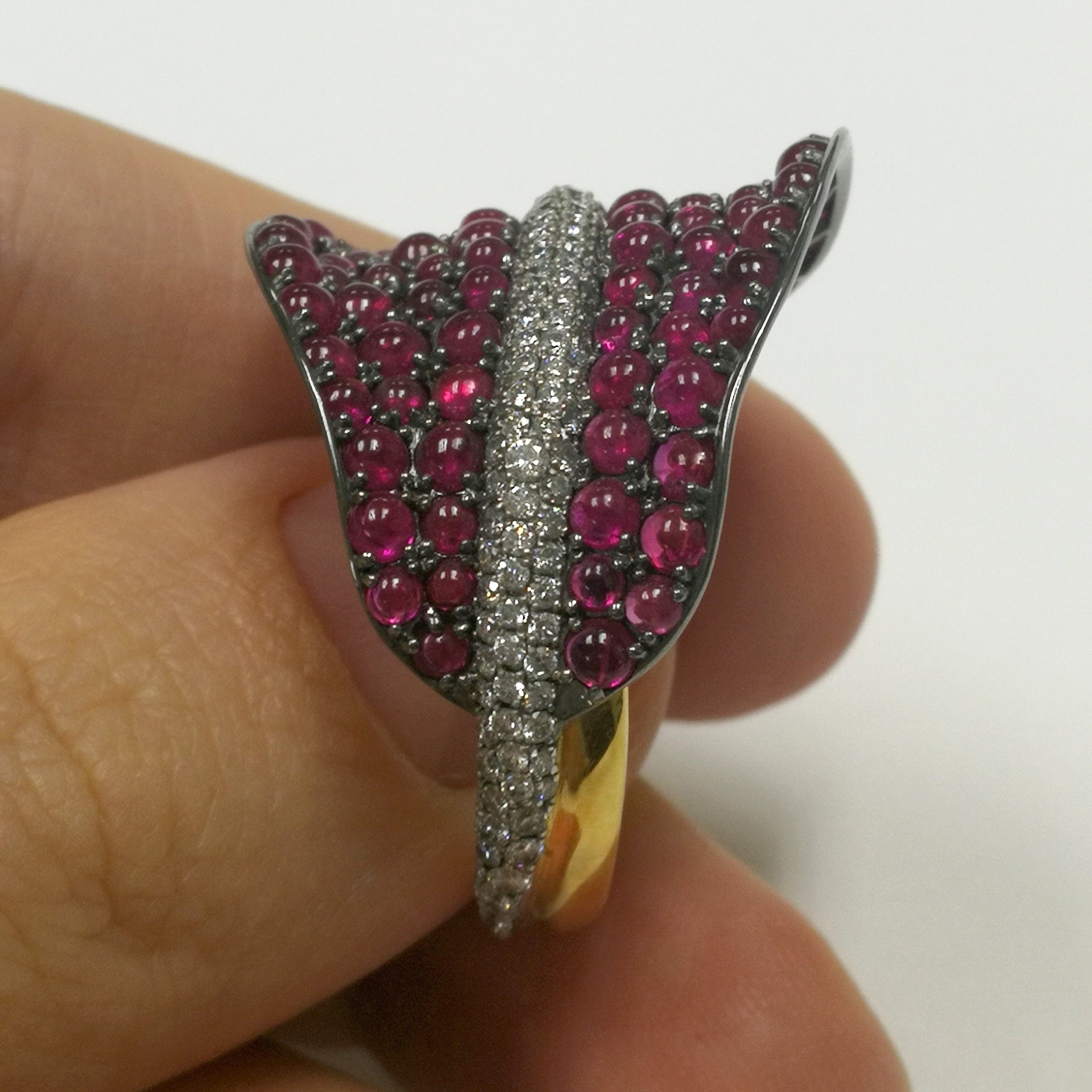 Diamonds, Ruby 18K Yellow Gold Sting Ray Ring, R 0059-0