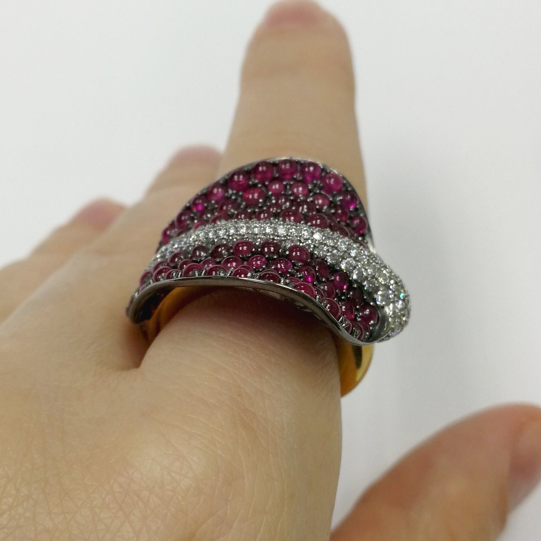 Diamonds, Ruby 18K Yellow Gold Sting Ray Ring, R 0059-0