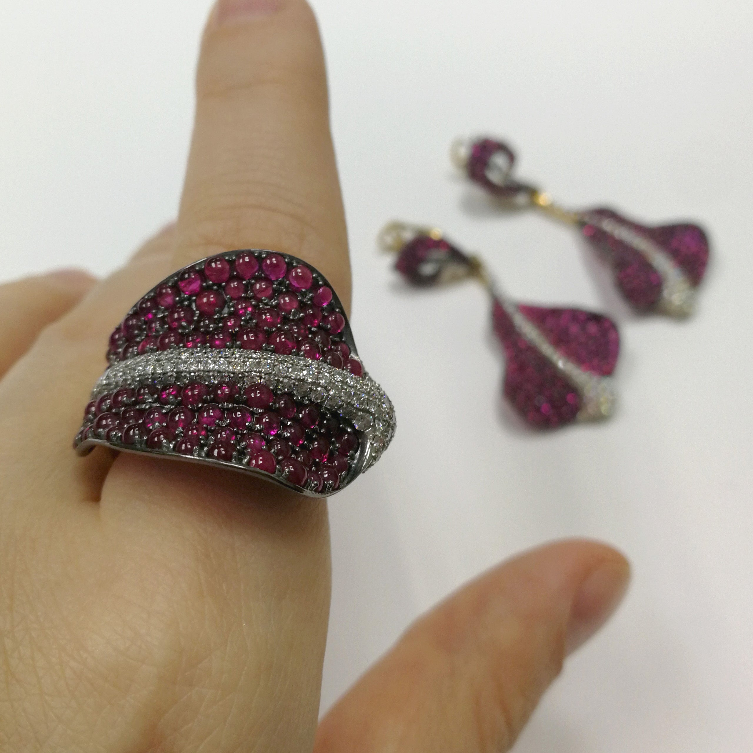 Diamonds, Ruby 18K Yellow Gold Sting Ray Ring, R 0059-0