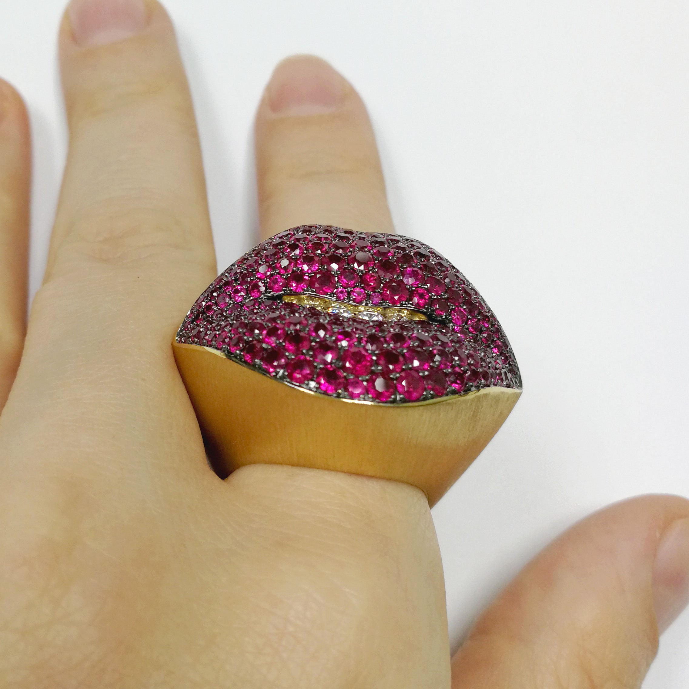Ruby, Diamonds 18K Yellow Gold Ring, R 0077-2