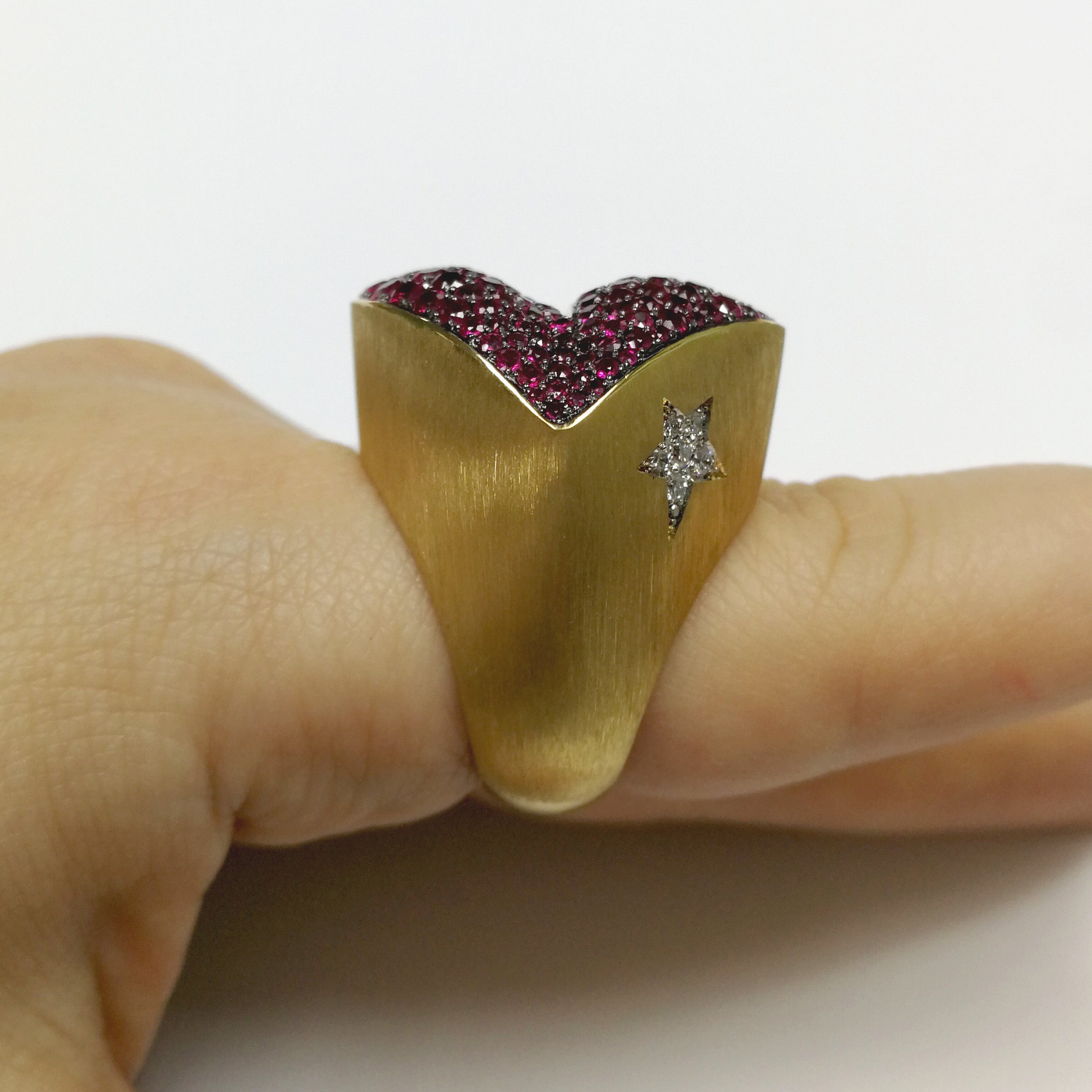 Ruby, Diamonds 18K Yellow Gold Ring, R 0077-2