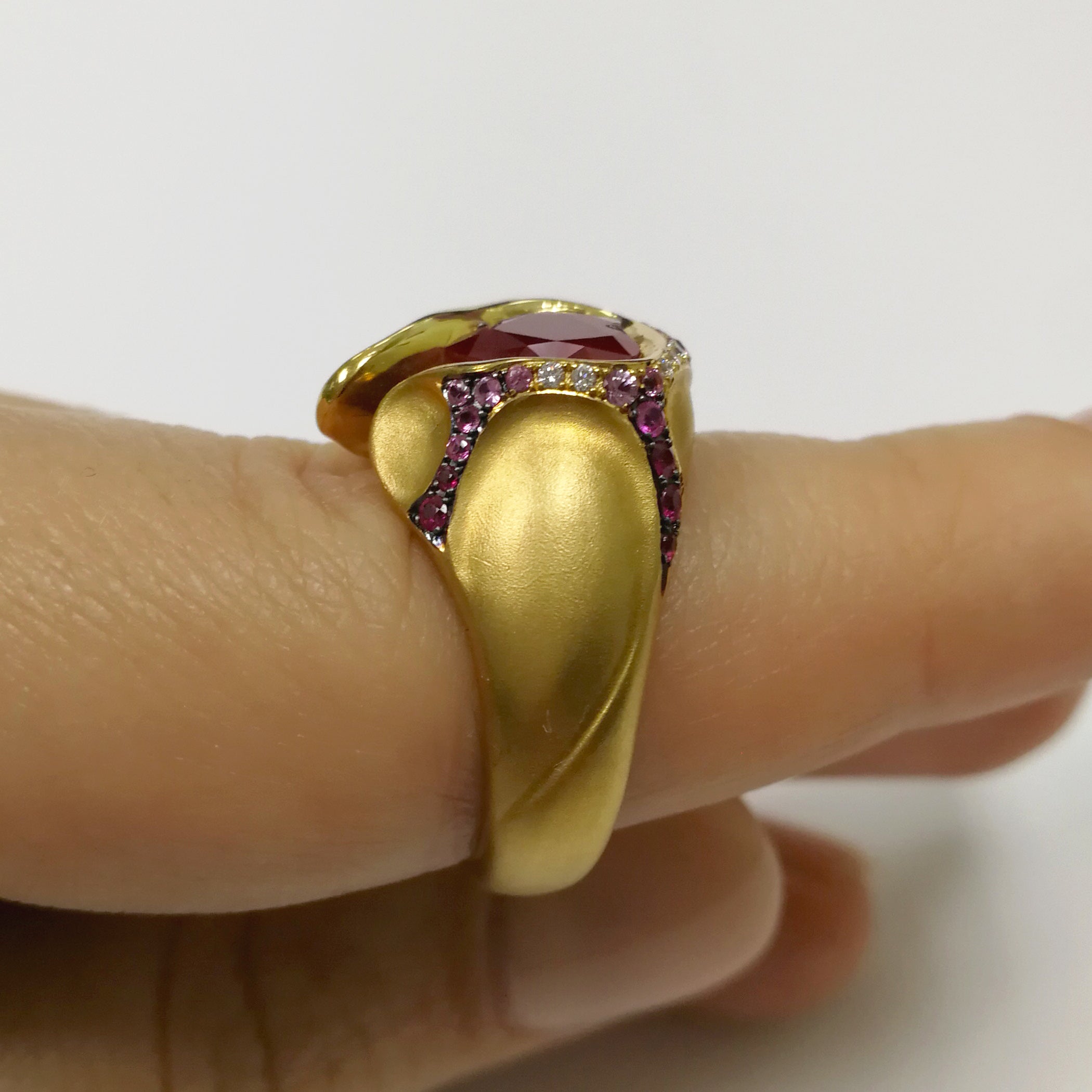 Ruby, Diamonds 18K Yellow Gold, Ring, R 0079-1/2