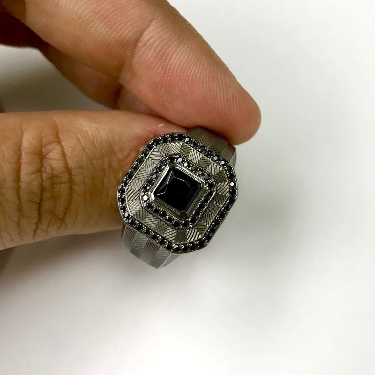 Spinel, Black Diamonds Mens 18K Black Gold, Ring, R 0106-1