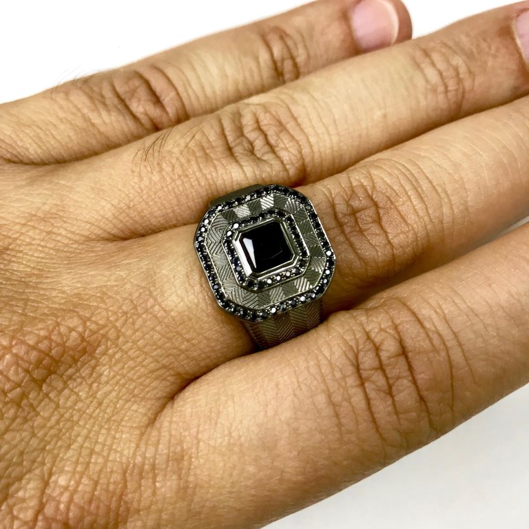 Spinel, Black Diamonds Mens 18K Black Gold, Ring, R 0106-1