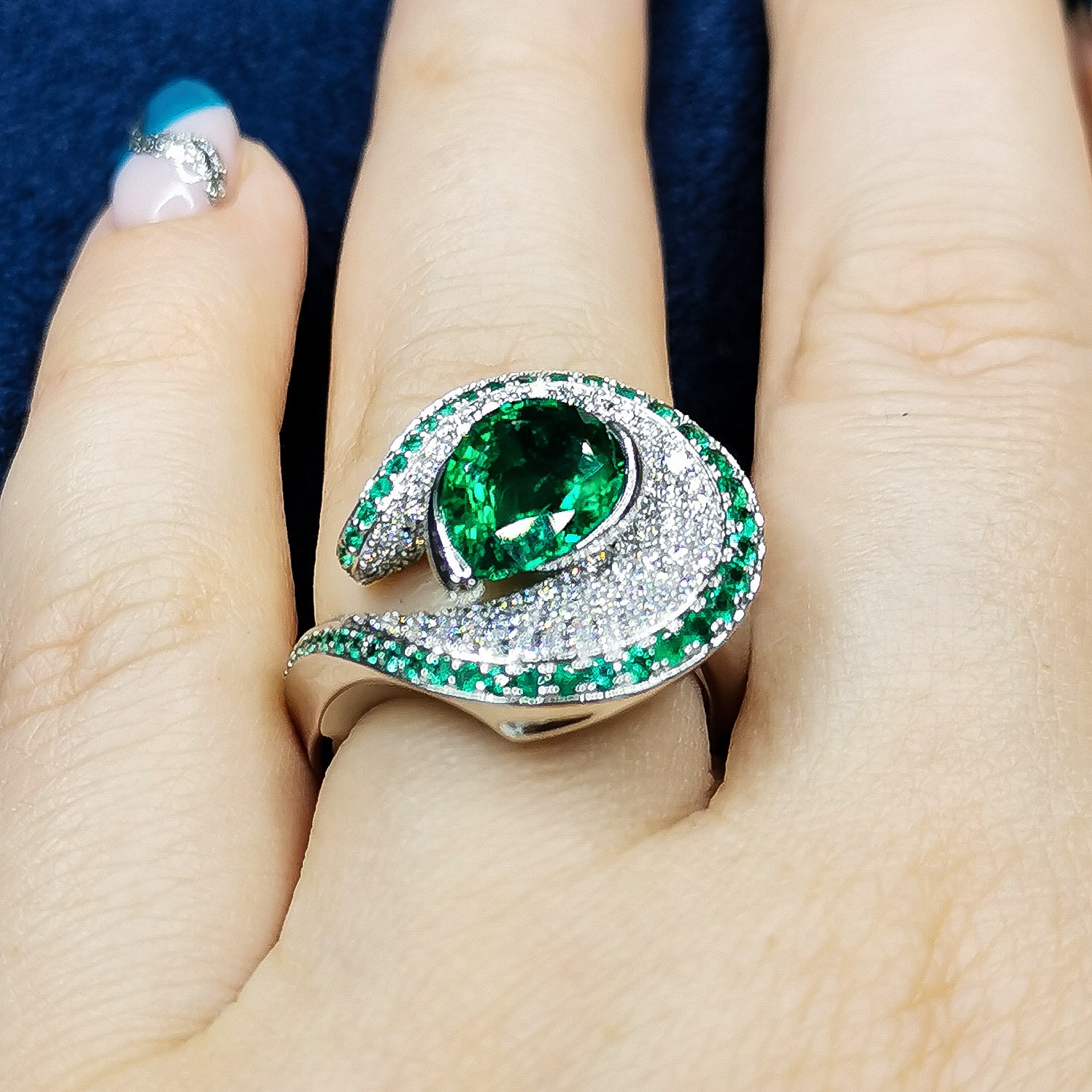 Emerald, Diamonds 18K White Gold Ring, R 0120-0