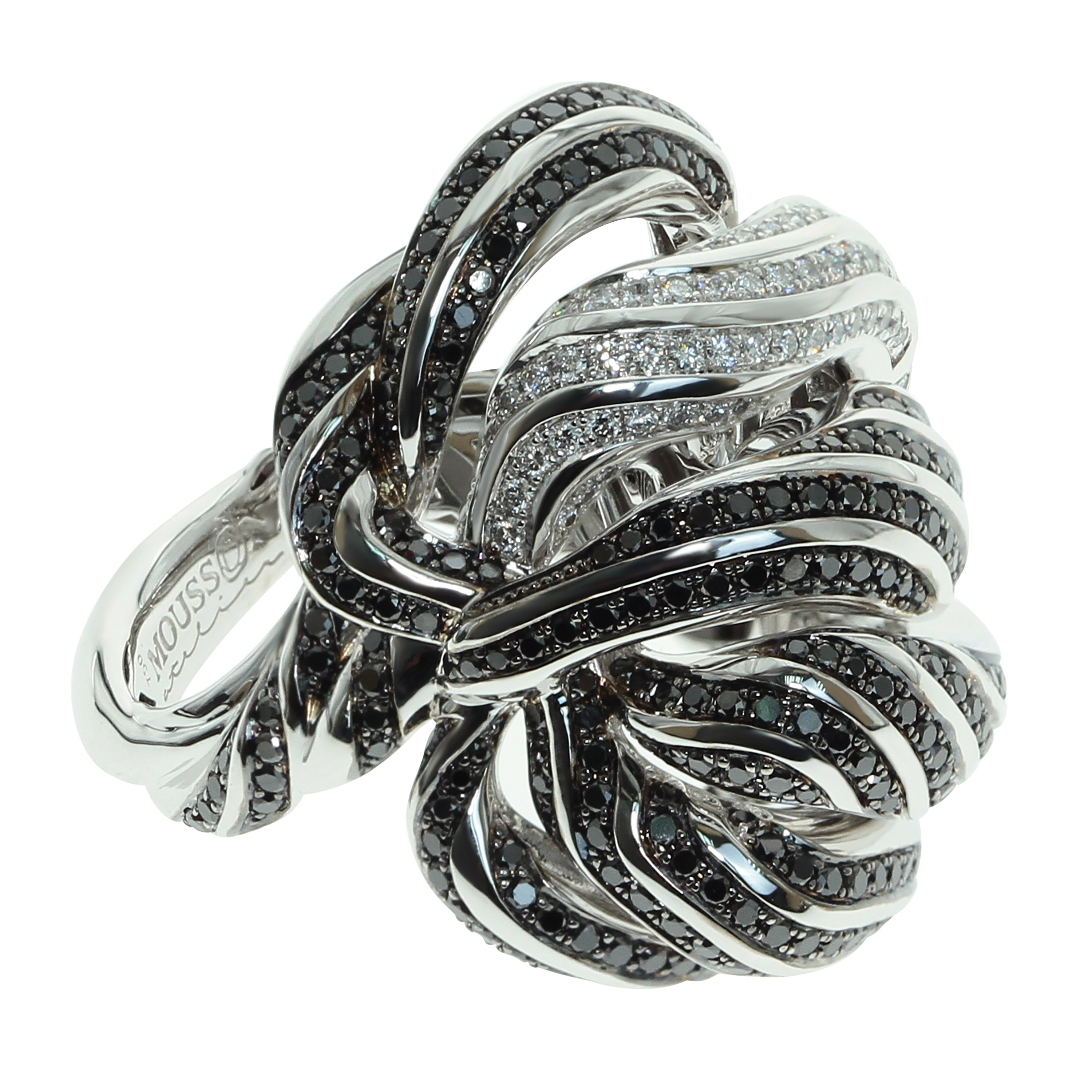 R 0124-0 18K White Gold, Black Diamonds, Diamonds Ring