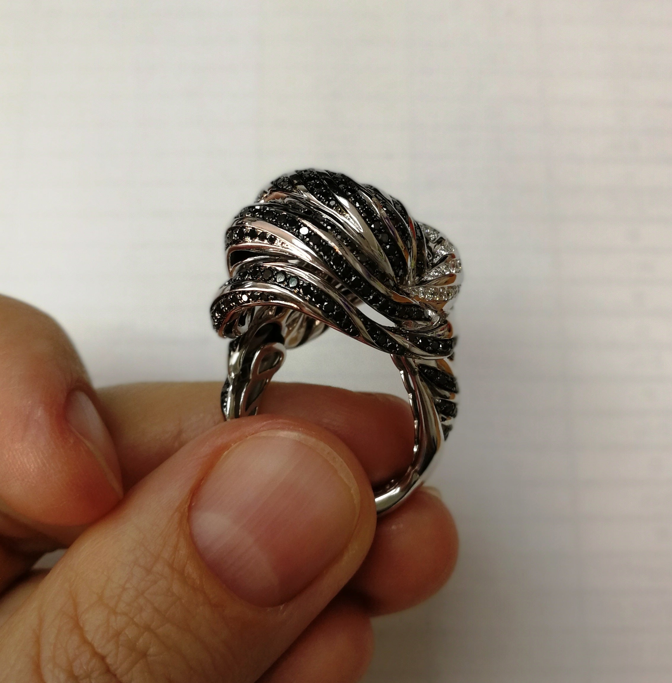 Black and White Diamonds 18K White Gold Ring, R 0124-0