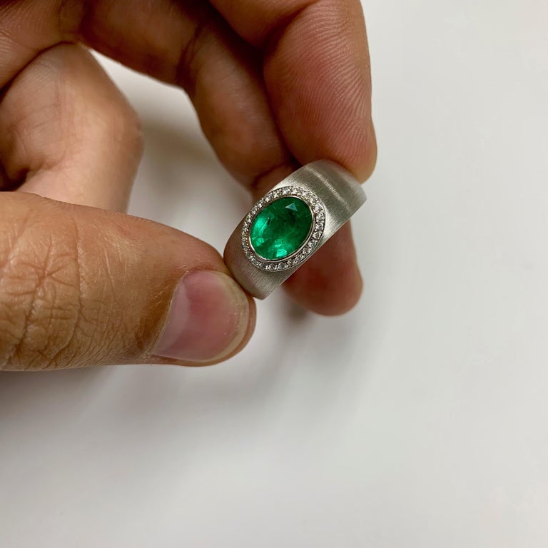 R 0177-92, 18K White Gold, Emerald, Diamonds Enamel Ring