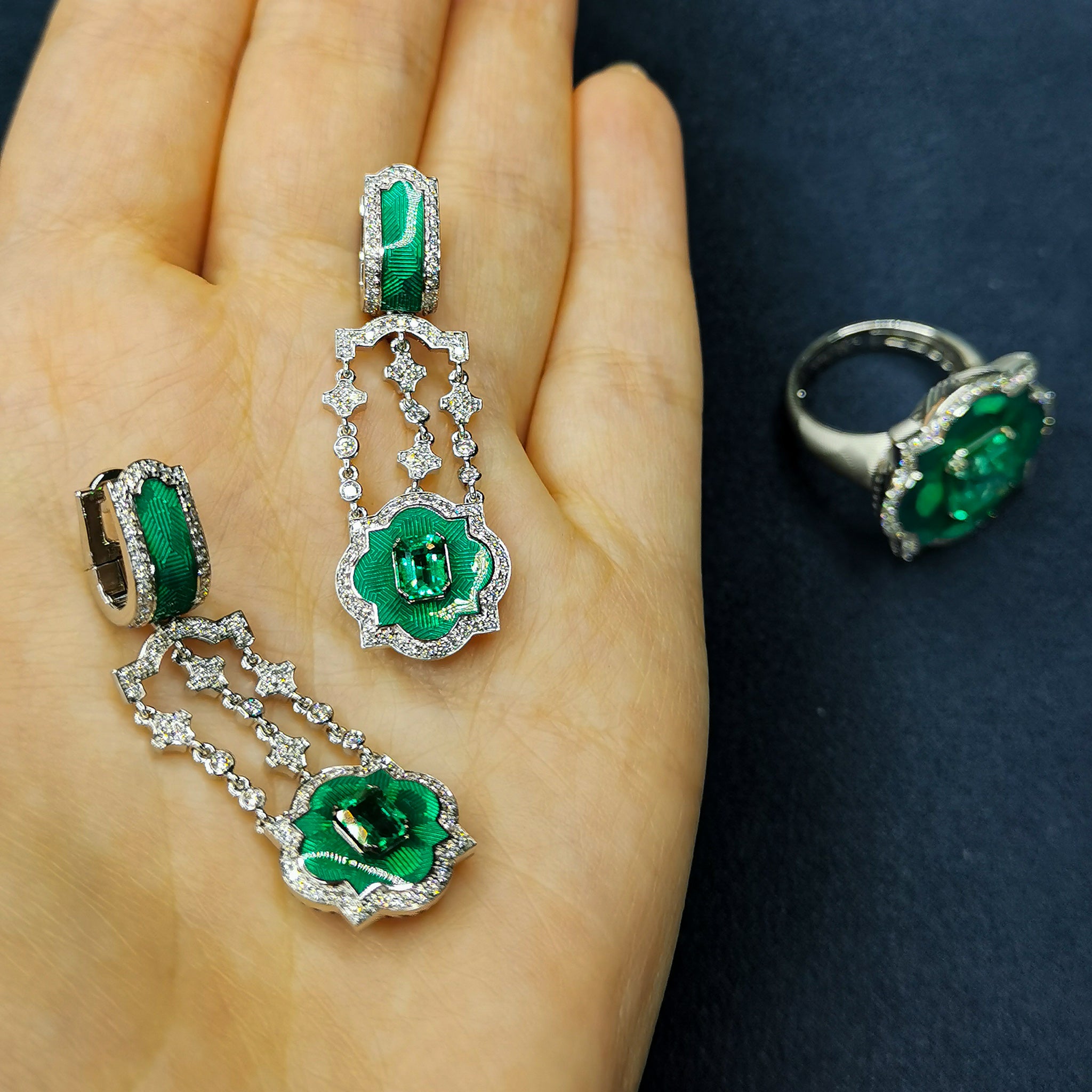 Emerald, Diamonds 18K White Gold Earrings, E 0117-10