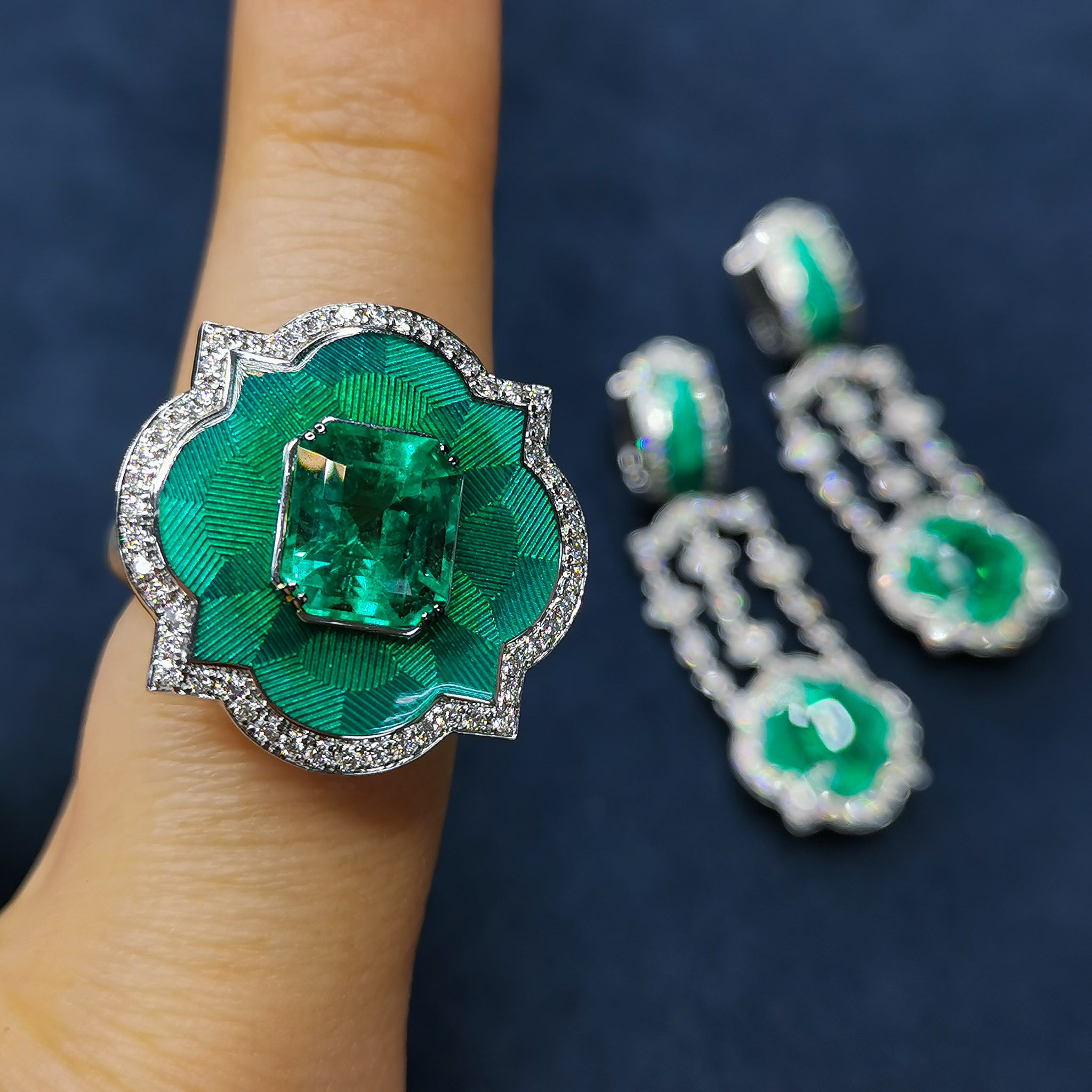 Emerald, Diamonds 18K White Gold Ring, R 0117-10