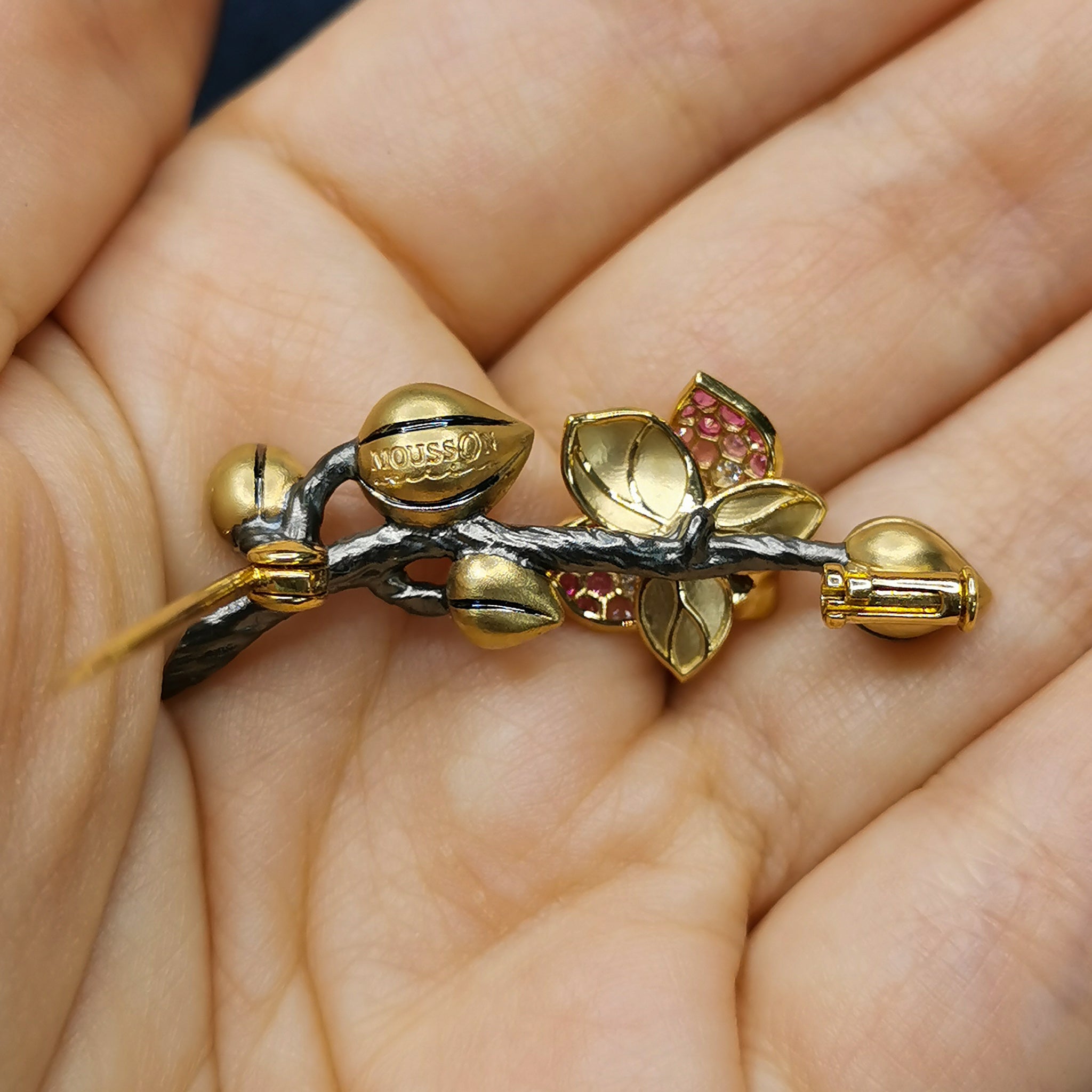 Pink Sapphires, Diamonds 18K Yellow Gold Brooch, Brs 0275-21