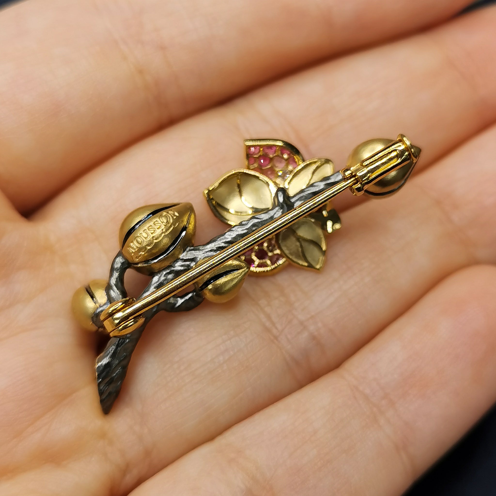 Pink Sapphires, Diamonds 18K Yellow Gold Brooch, Brs 0275-21