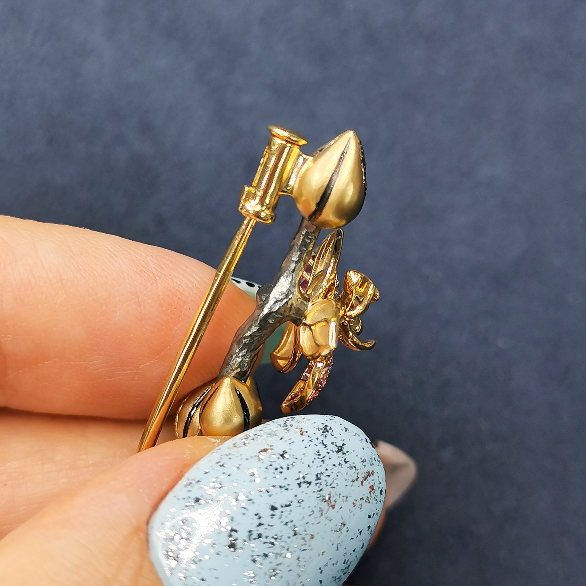 Pink Sapphires, Diamonds 18K Yellow Gold Brooch, Brs 0275-21