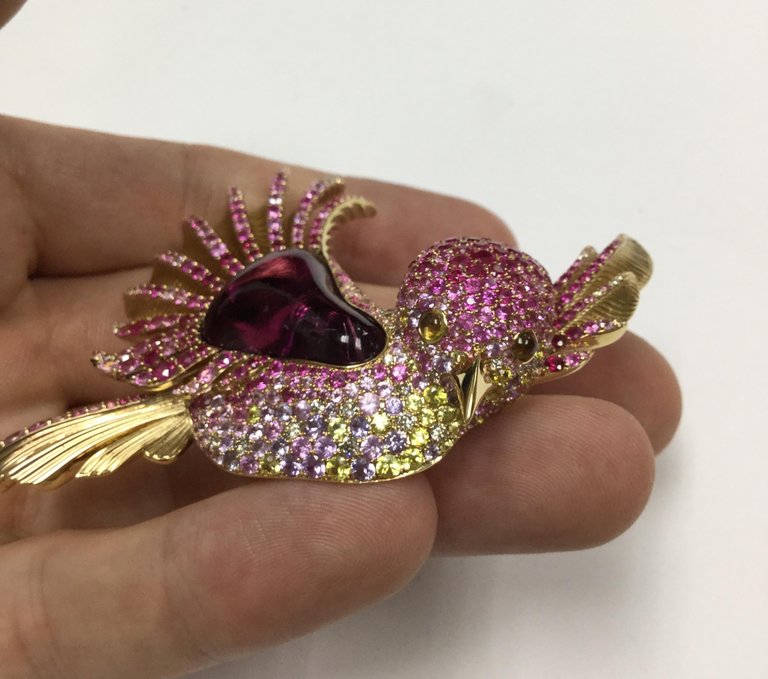 Rubellite, Champagne Diamonds, Sapphires 18K Yellow Gold Humming Bird Brooch, Brs 0075-0/1