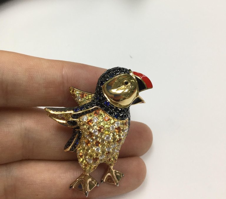 Enamel, Yellow and Orange Sapphires, Diamonds 18K Yellow Gold Puffin Brooch, Brs 0169-1