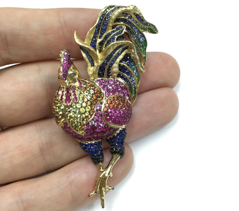 Multi-Color Sapphires 18K Yellow Gold Rooster Brooch, Brs 0173-0