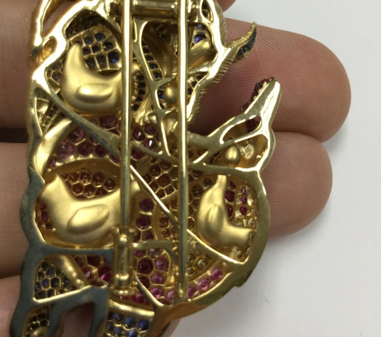 Multi-Color Sapphires 18K Yellow Gold Rooster Brooch, Brs 0173-0