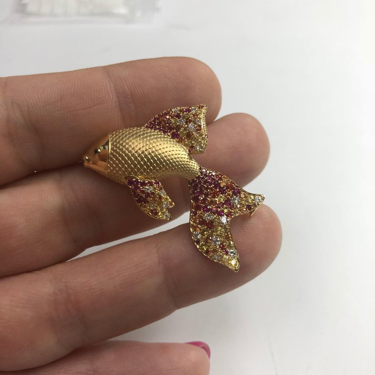 Diamonds, Sapphires 18K Yellow Gold Golden Fish Brooch, Brs 0251-2
