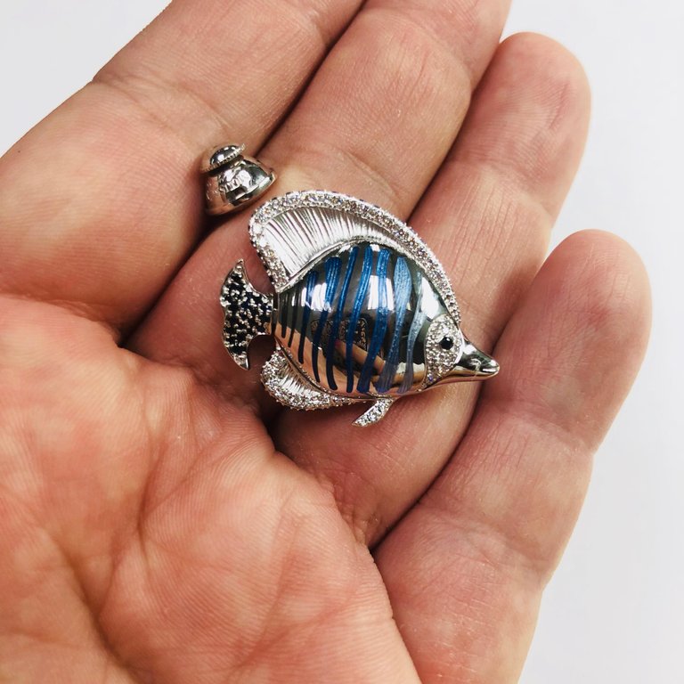 Enamel, Diamonds, Sapphires 18K White Gold Angel Fish Brooch, Brs 0252-2