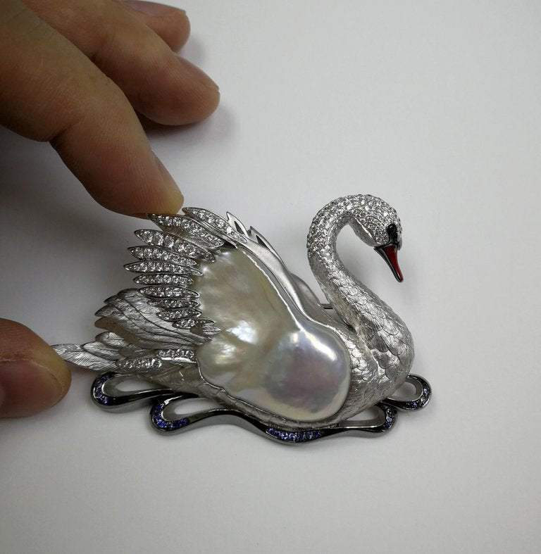 Brs 0264-0, 18K White Gold, Pearl, Diamonds, Sapphires Swan Brooch