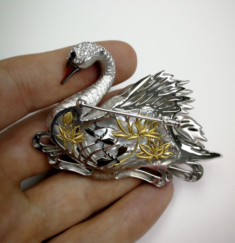 Pearl, Diamonds, Sapphires 18K White Gold Swan Brooch, Brs 0264-0