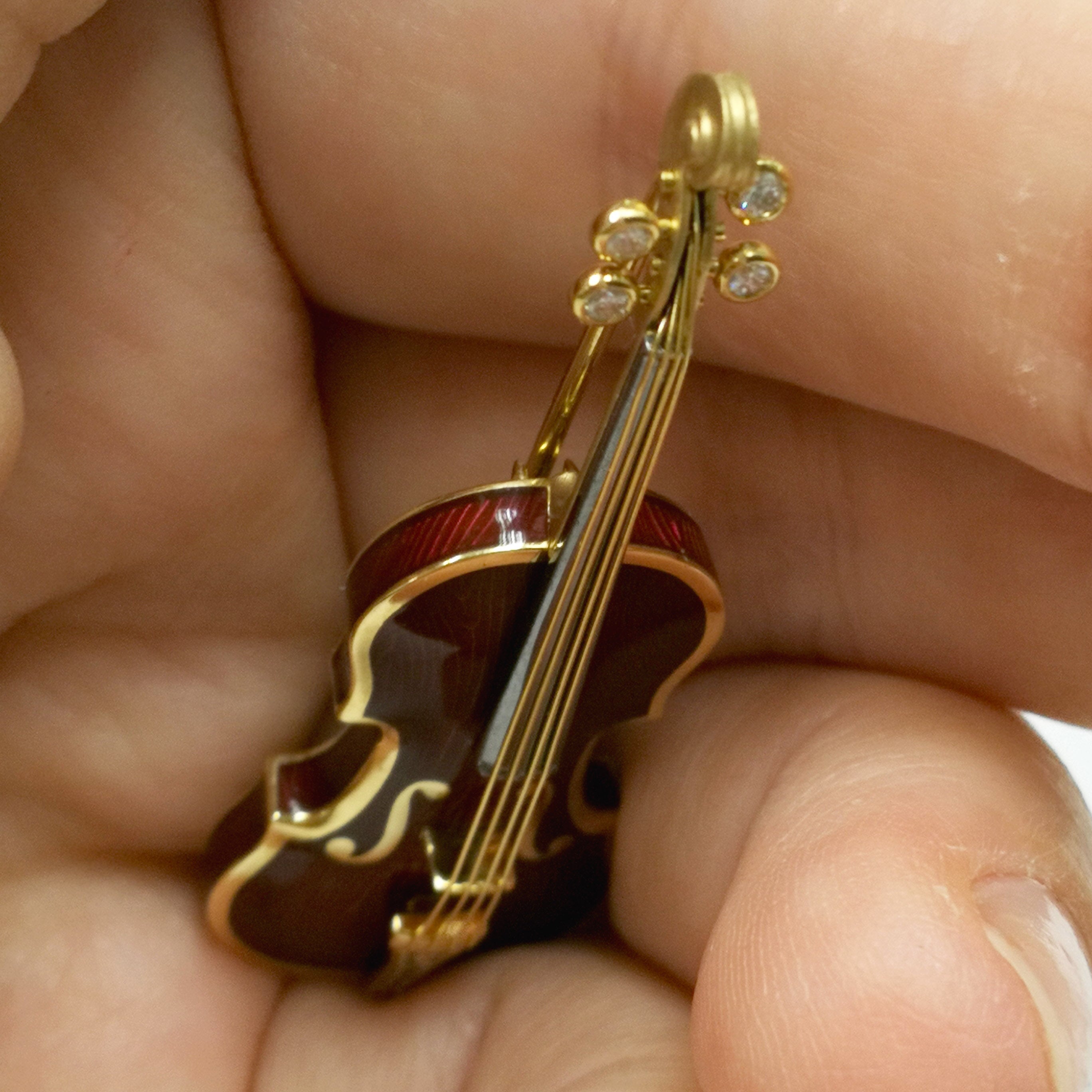 Enamel, Diamonds 18K Yellow Gold Violin Brooch, Brs 0267-0