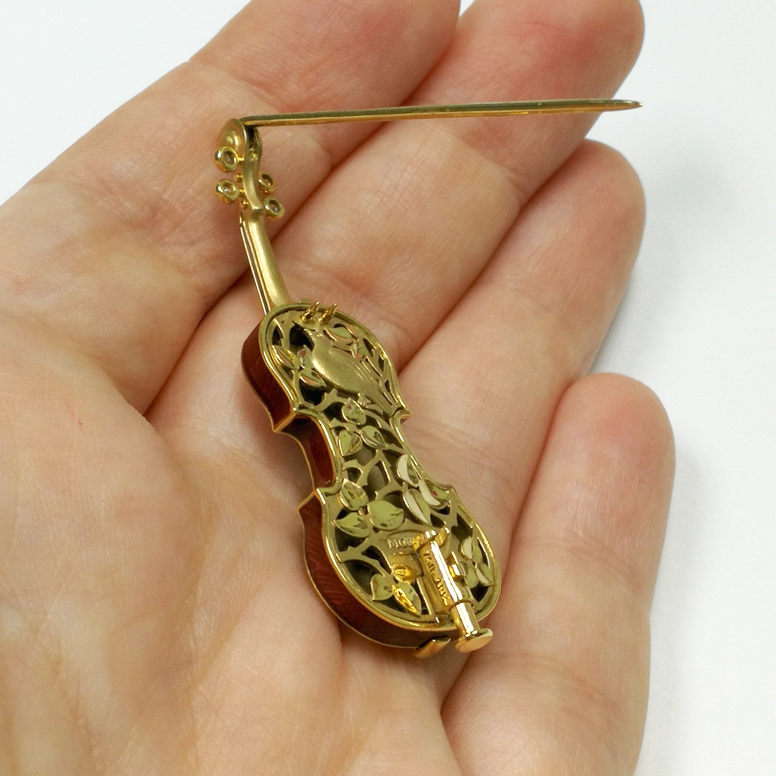 Enamel, Diamonds 18K Yellow Gold Violin Brooch, Brs 0267-0