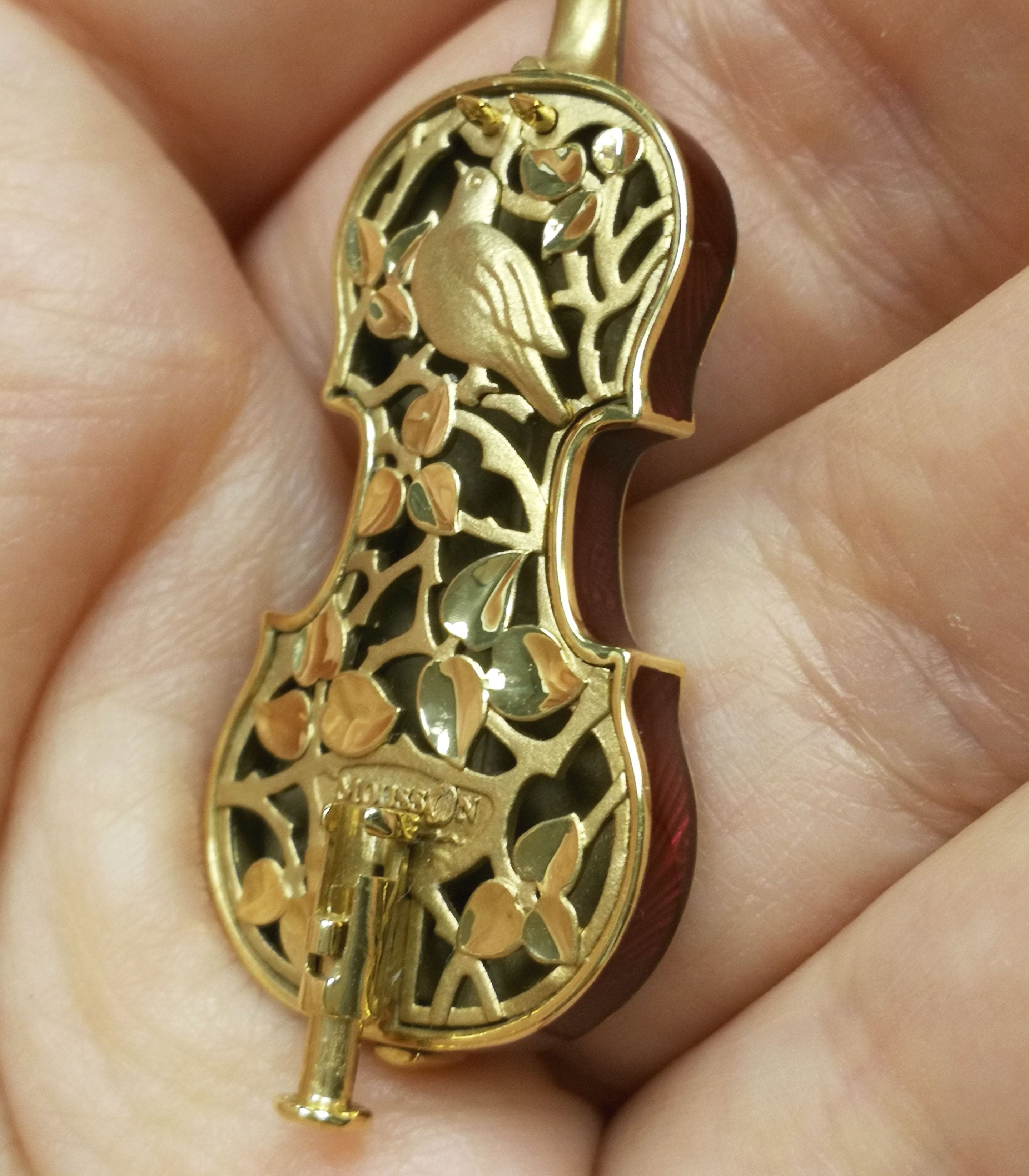 Enamel, Diamonds 18K Yellow Gold Violin Brooch, Brs 0267-0