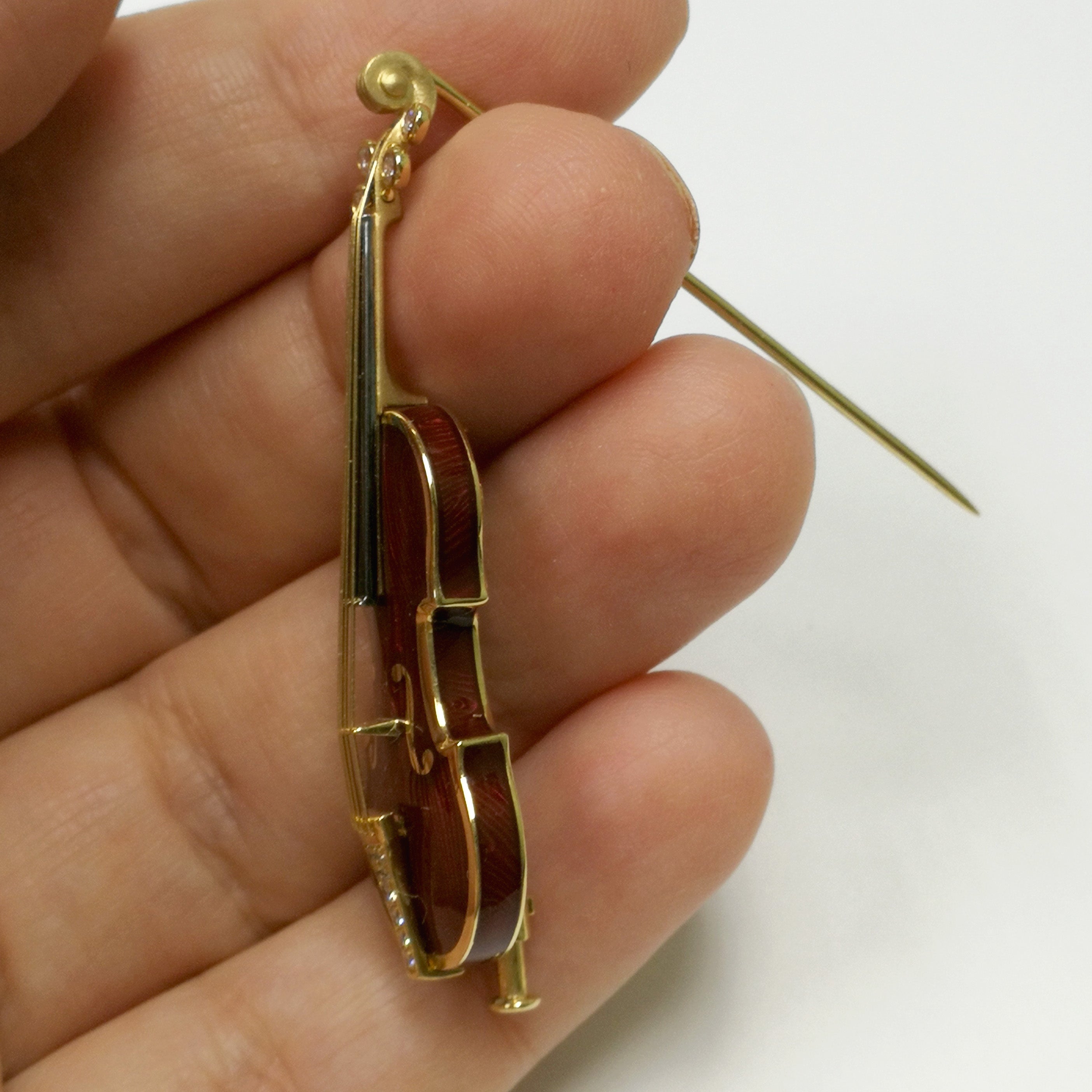 Enamel, Diamonds 18K Yellow Gold Violin Brooch, Brs 0267-0