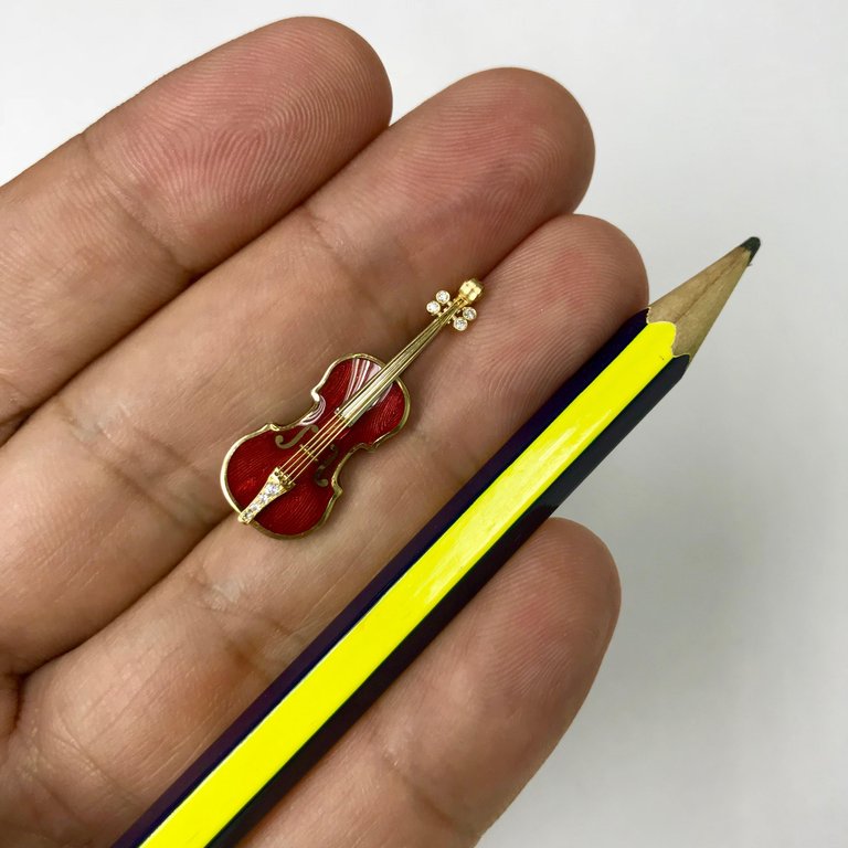 Enamel, Diamonds 18K Yellow Gold Mini Violin Brown Brooch, Brs 0267-10