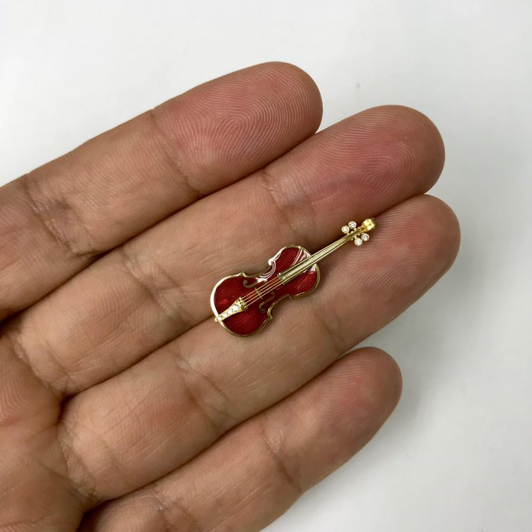 Enamel, Diamonds 18K Yellow Gold Mini Violin Brown Brooch, Brs 0267-10