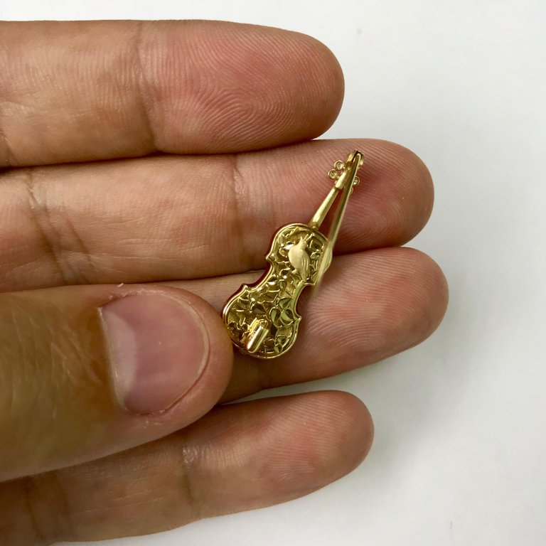 Enamel, Diamonds 18K Yellow Gold Mini Violin Brown Brooch, Brs 0267-10