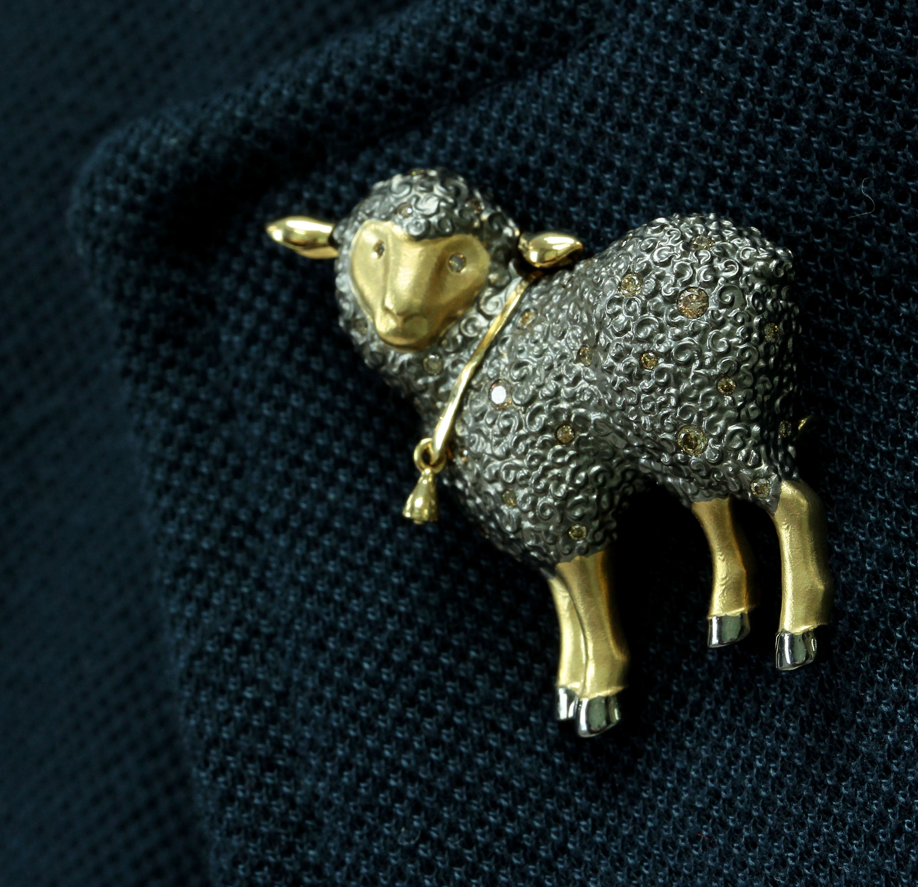 Champagne Diamonds 18K Yellow Gold Lamb Brooch, Brs 0269-0