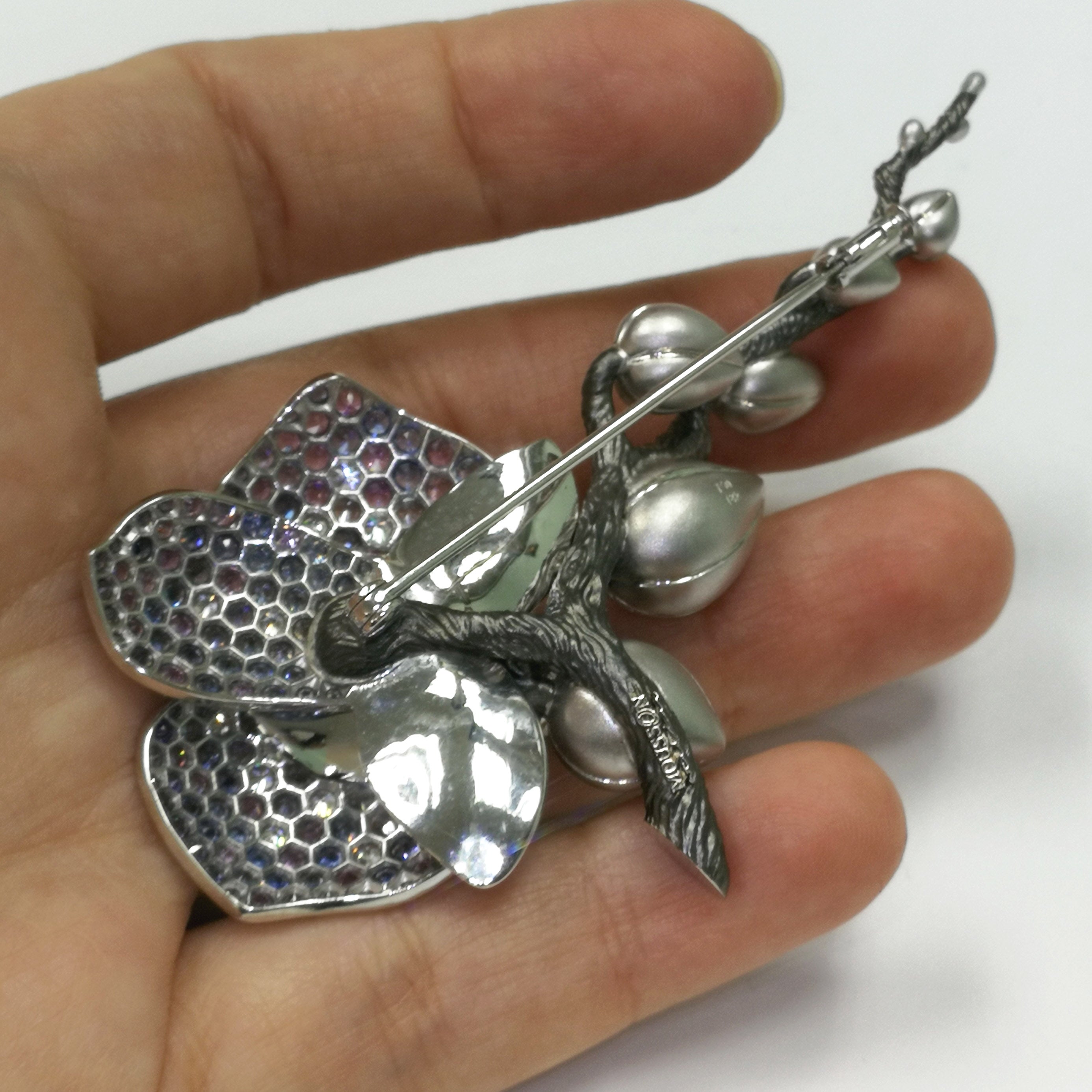 Sapphires, Diamonds 18K White Gold Brooch, Brs 0275-23