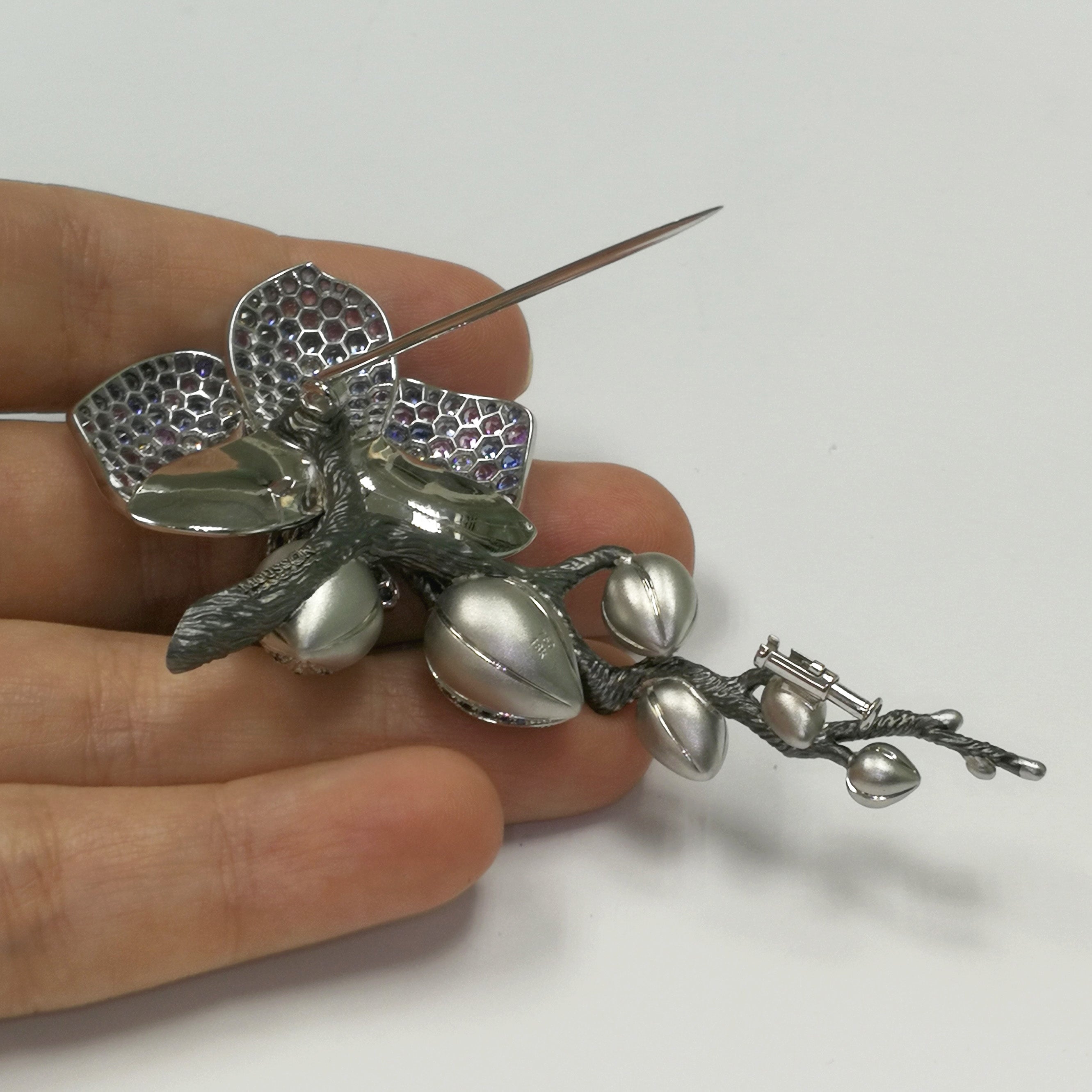 Sapphires, Diamonds 18K White Gold Brooch, Brs 0275-23