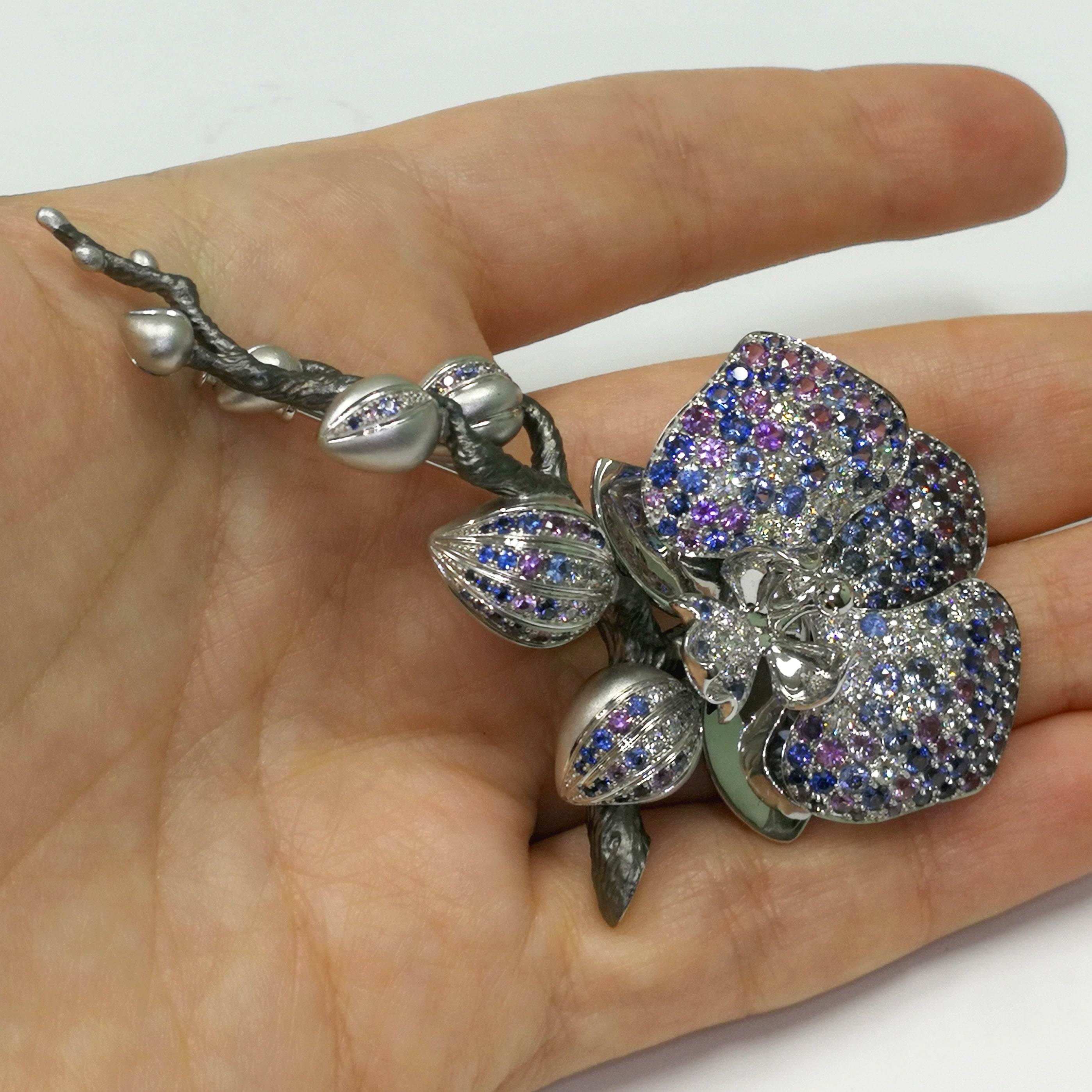 Sapphires, Diamonds 18K White Gold Brooch, Brs 0275-23