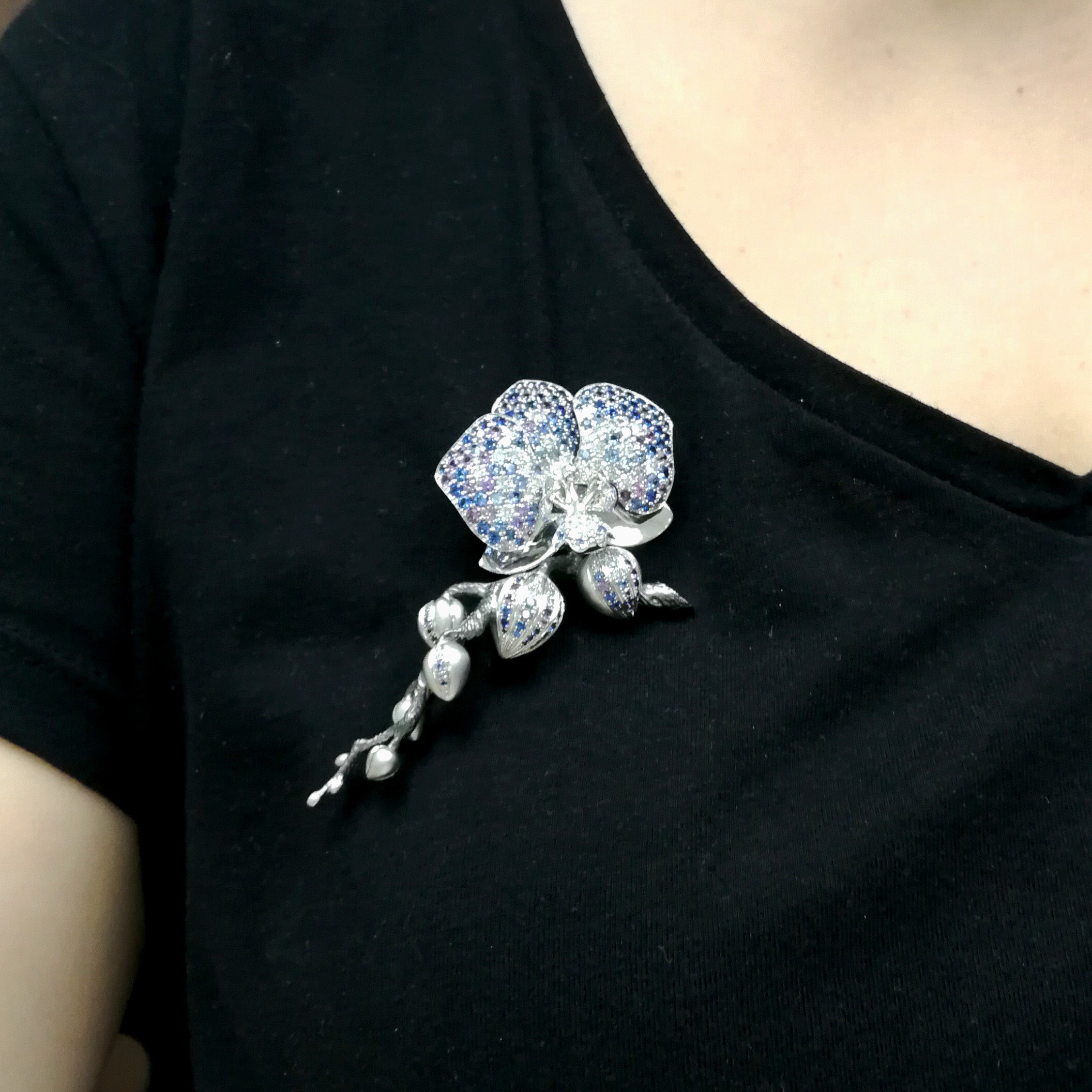 Sapphires, Diamonds 18K White Gold Brooch, Brs 0275-23