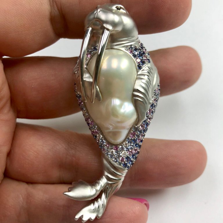 Brs 0287-0, 18K White Gold, Pearl, Diamonds, Sapphires Walrus Brooch