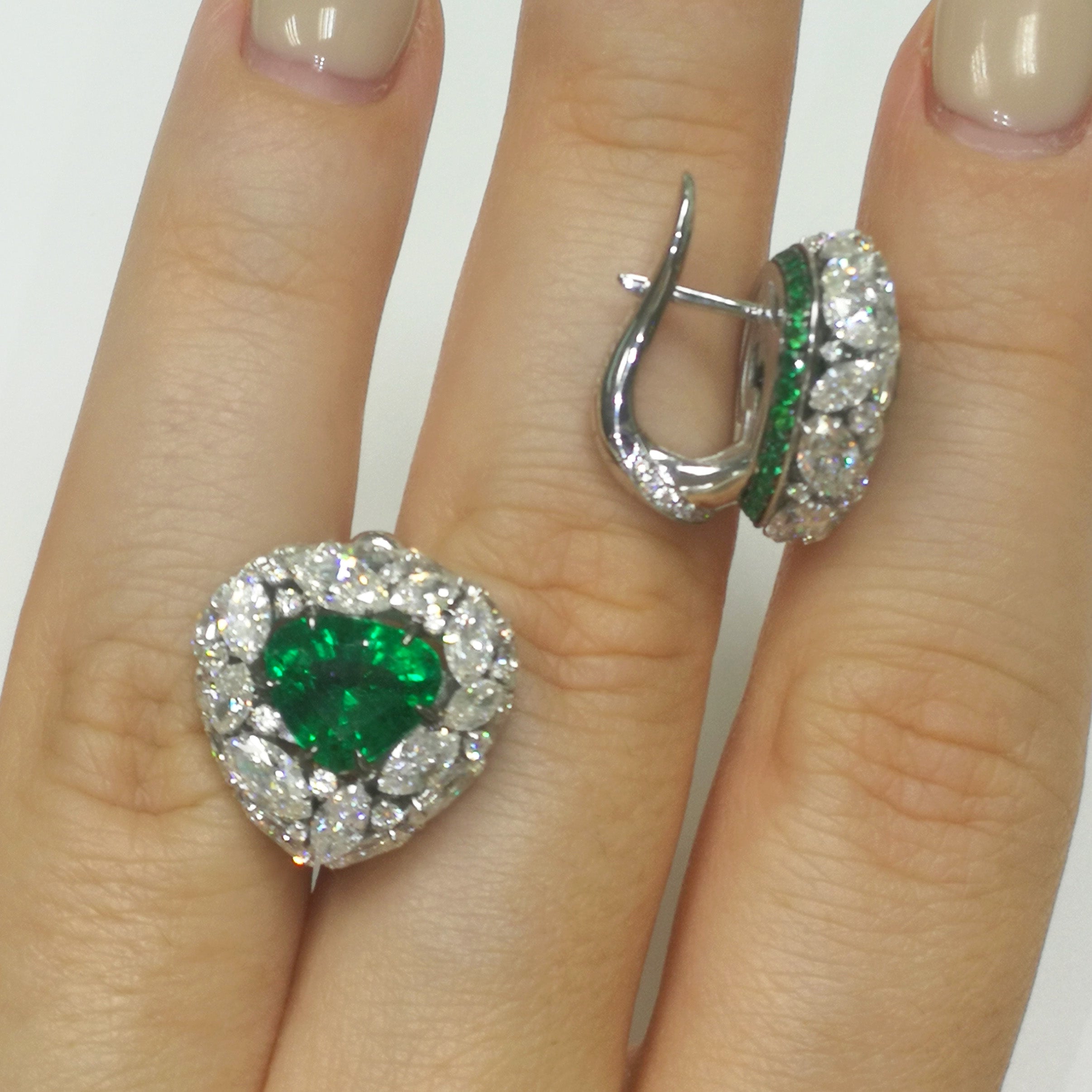 Emerald, Diamonds 18K White Gold Earrings, E 0114-0/1