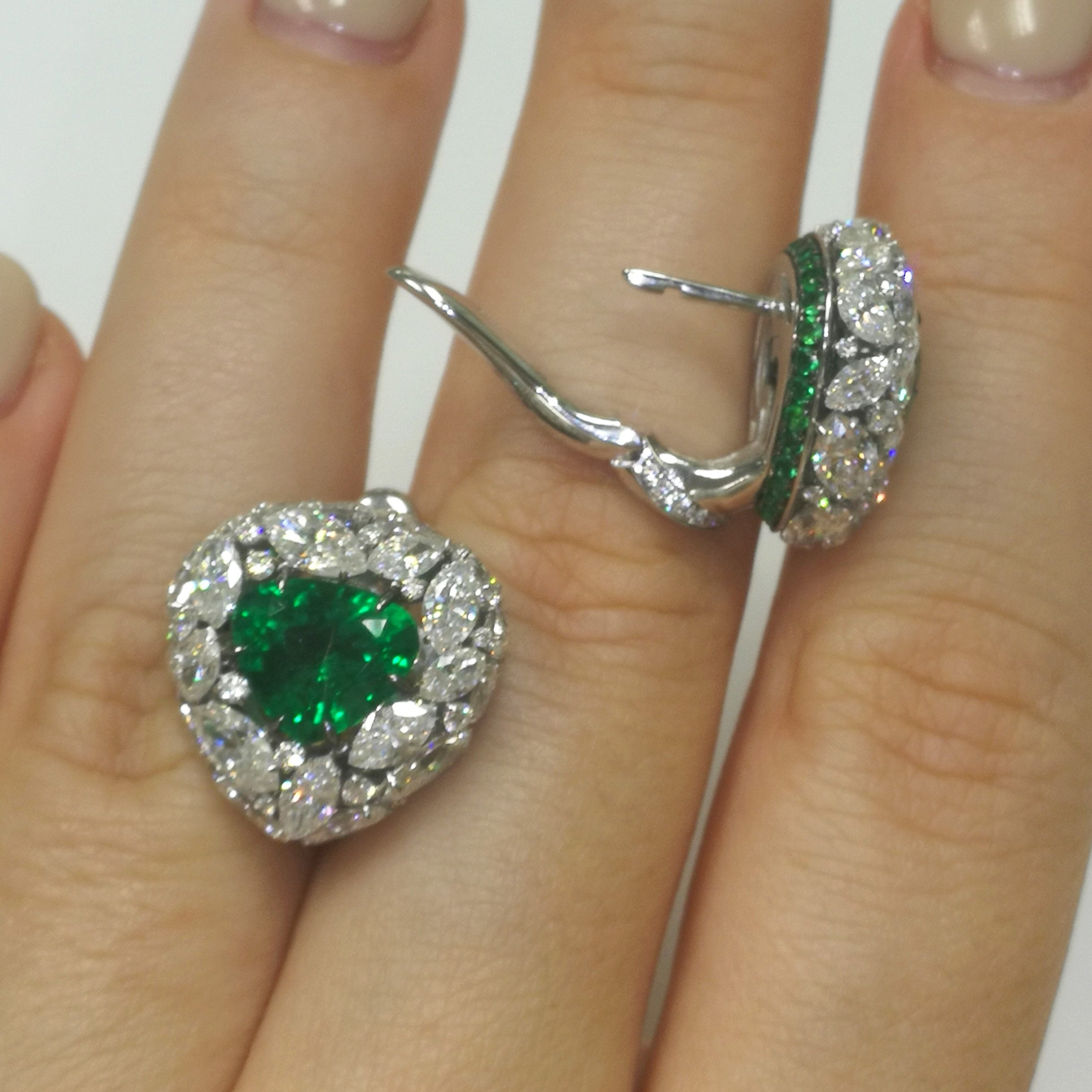 Emerald, Diamonds 18K White Gold Earrings, E 0114-0/1