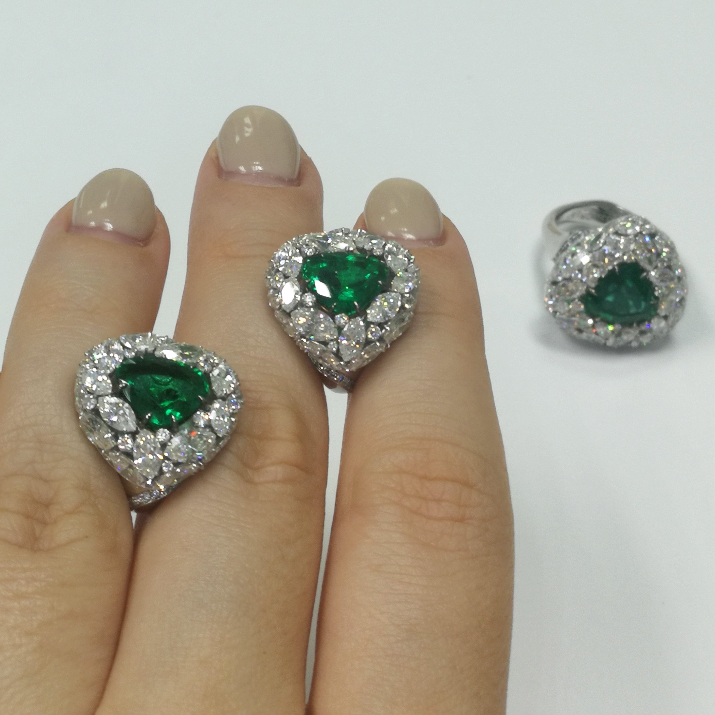 Emerald, Diamonds 18K White Gold Earrings, E 0114-0/1