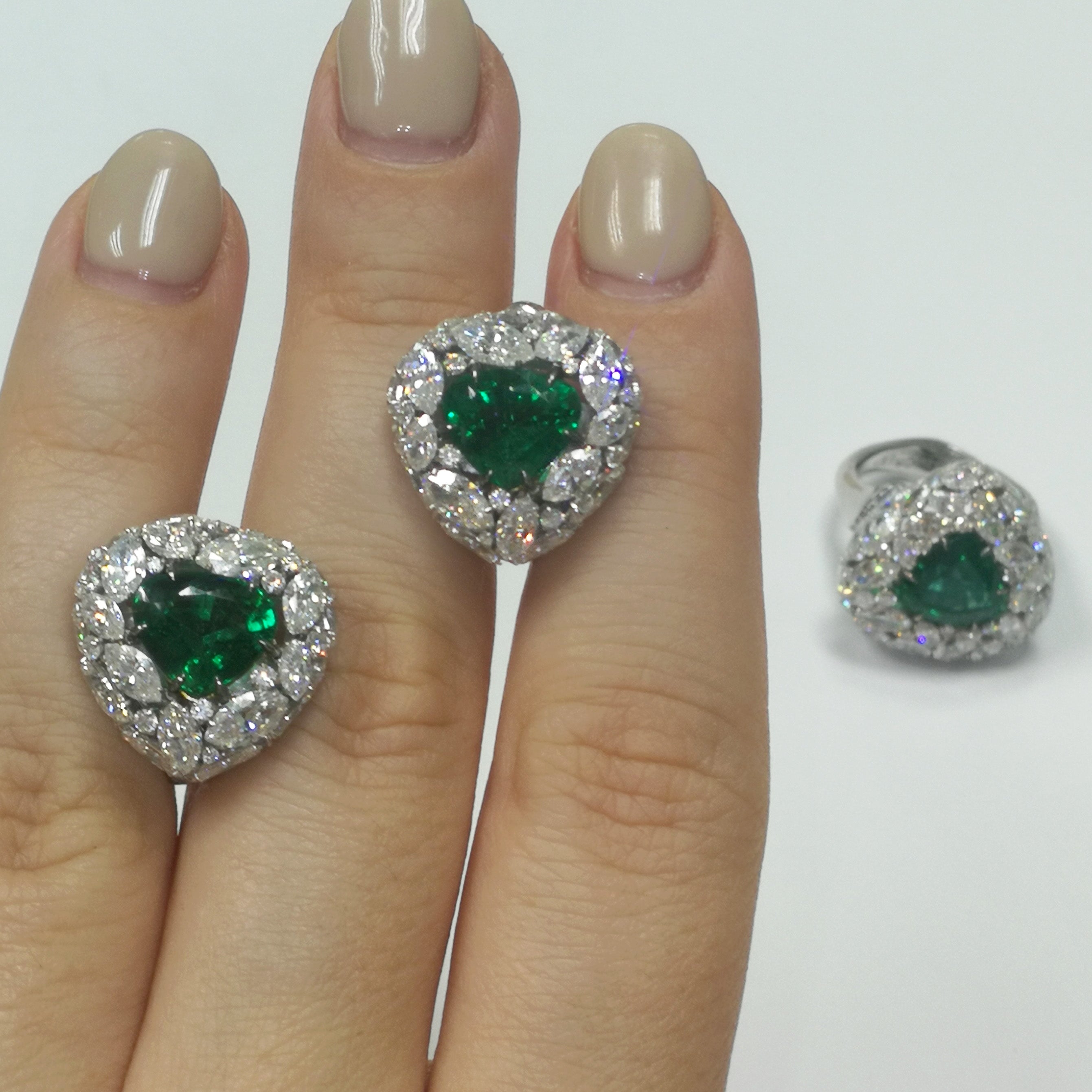 Emerald, Diamonds 18K White Gold Earrings, E 0114-0/1