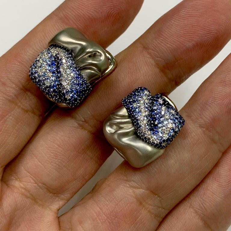 E 0132-0, 18K White Gold, Sapphires, Diamonds Ring