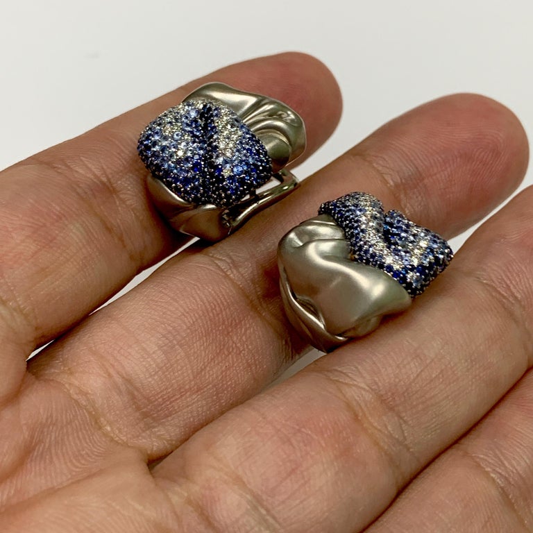 E 0132-0, 18K White Gold, Sapphires, Diamonds Ring