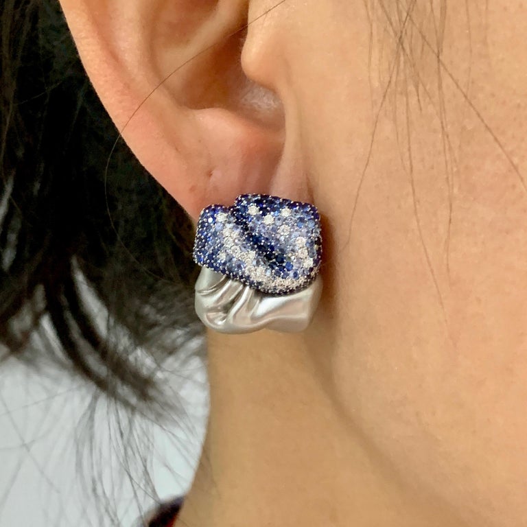 E 0132-0, 18K White Gold, Sapphires, Diamonds Ring