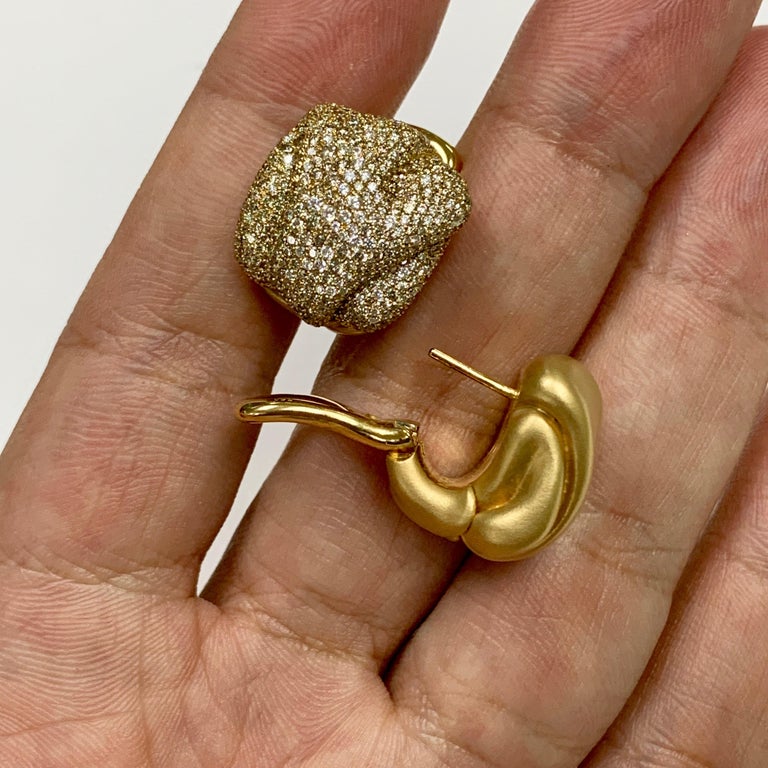 White and Champagne Diamonds 18K Yellow Gold Earrings, E 0132-1