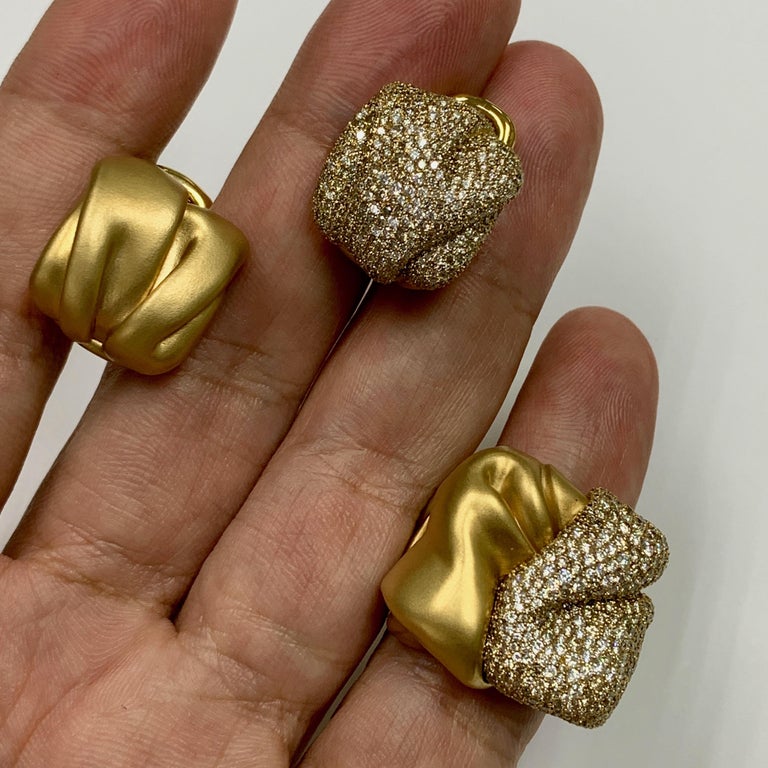 White and Champagne Diamonds 18K Yellow Gold Earrings, E 0132-1